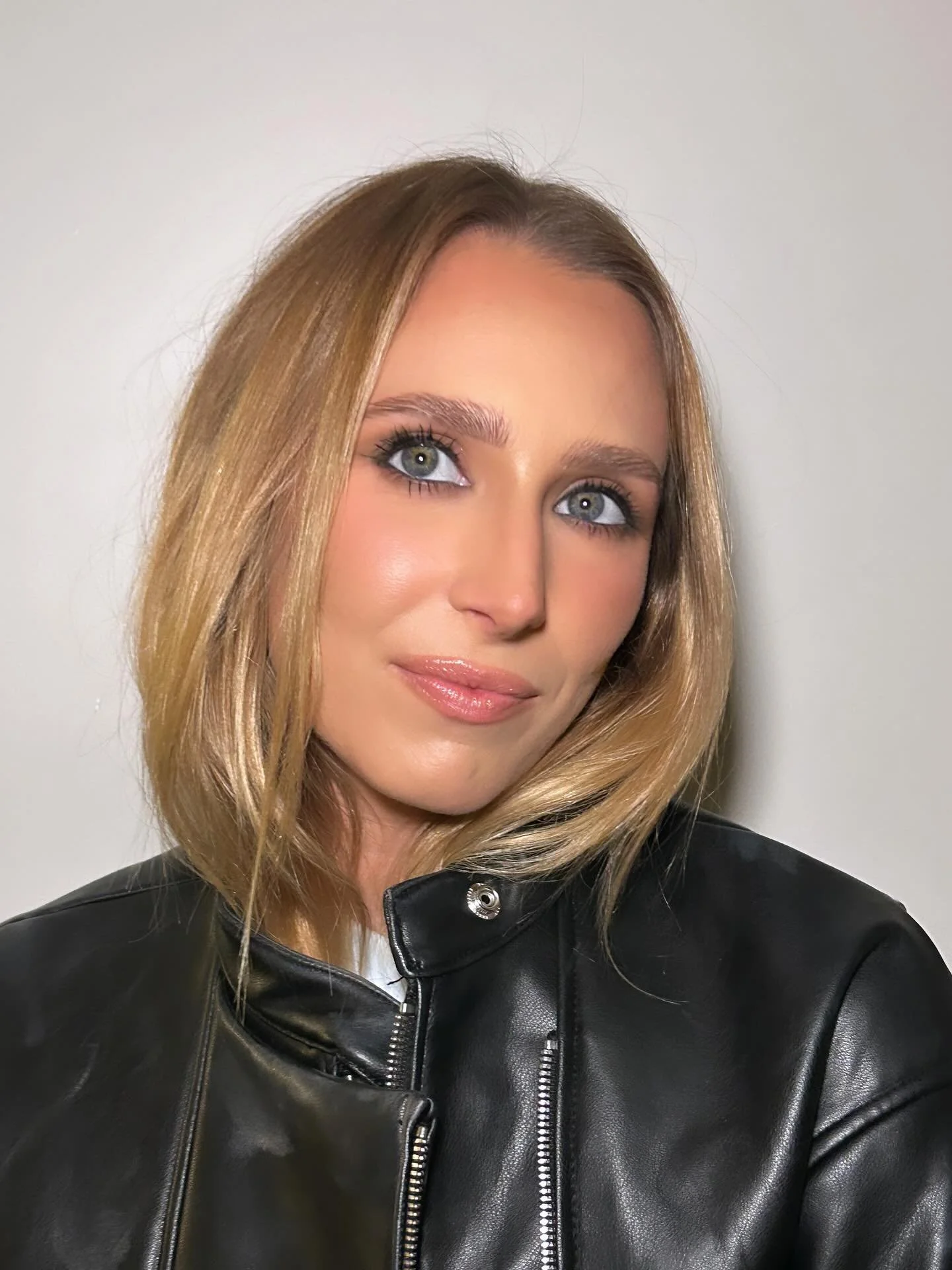 Full face of @charlottetilbury for this goddess 🤩🦋😍

#glambykylie #losangeles #makeupartist