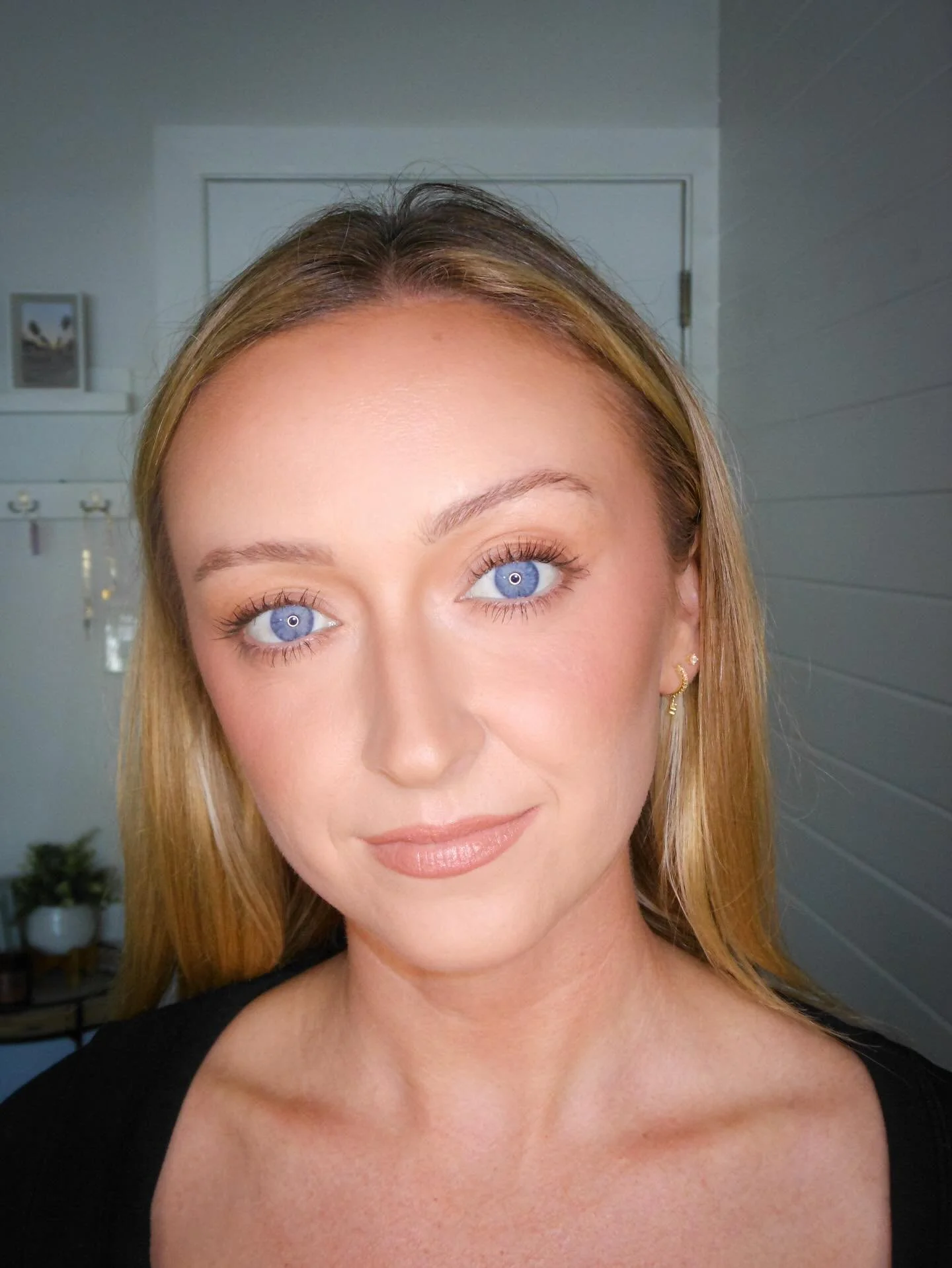 Look at those baby blues 👀🦋
Always lots of laughs glamming the bestie @olivia_loar but the final result is always 🔥 

#glambykylie #losangeles #makeupartist