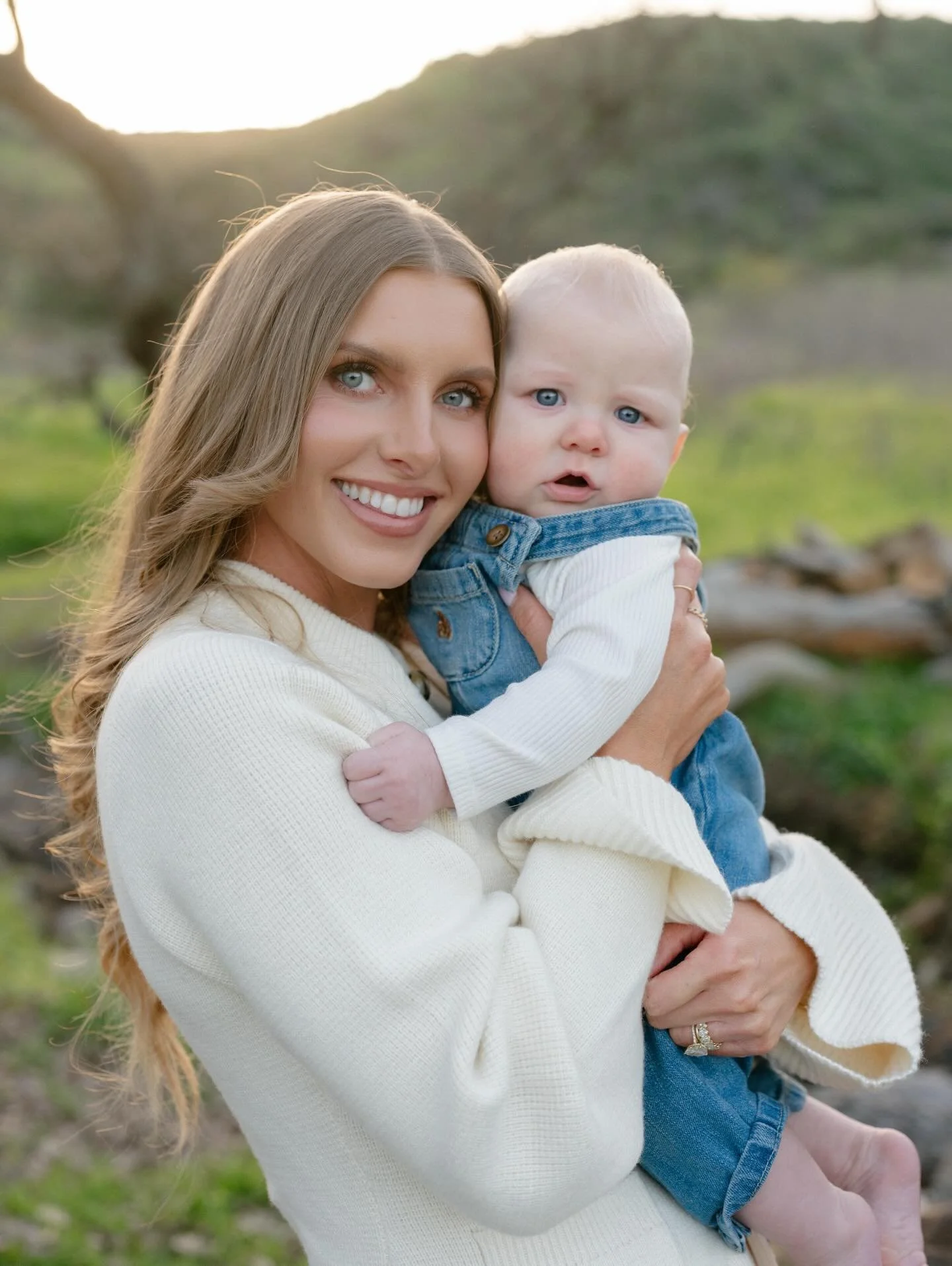 Such a beautiful fam 🥲 thank you for trusting me with your glam @lizzieswanky you&rsquo;re stunning! 💕

📸 @lucasrossiphoto 
💄 @glam_bykylie 

#losangelesmakeupartist #glambykylie #photoshoot
