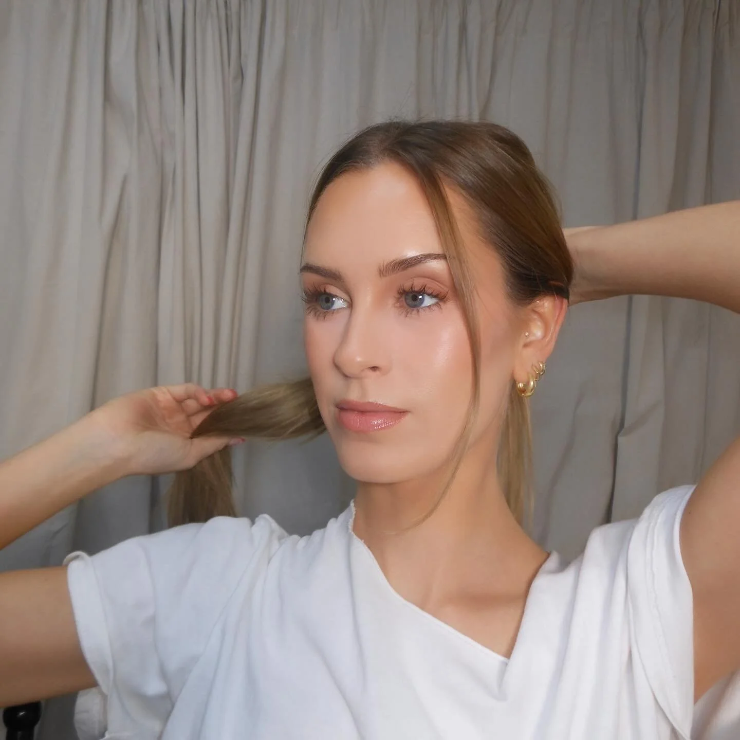 digi cam 📸 vs iphone 📱 which do you like better? i cant decide bc @laurenlamp is perfect !!! 🤩 

so much fun glamming for @lavernethelabel shoot yesterday. can&rsquo;t wait to see the final shots! 

#glambykylie #losangelesmakeupartist #photoshoot