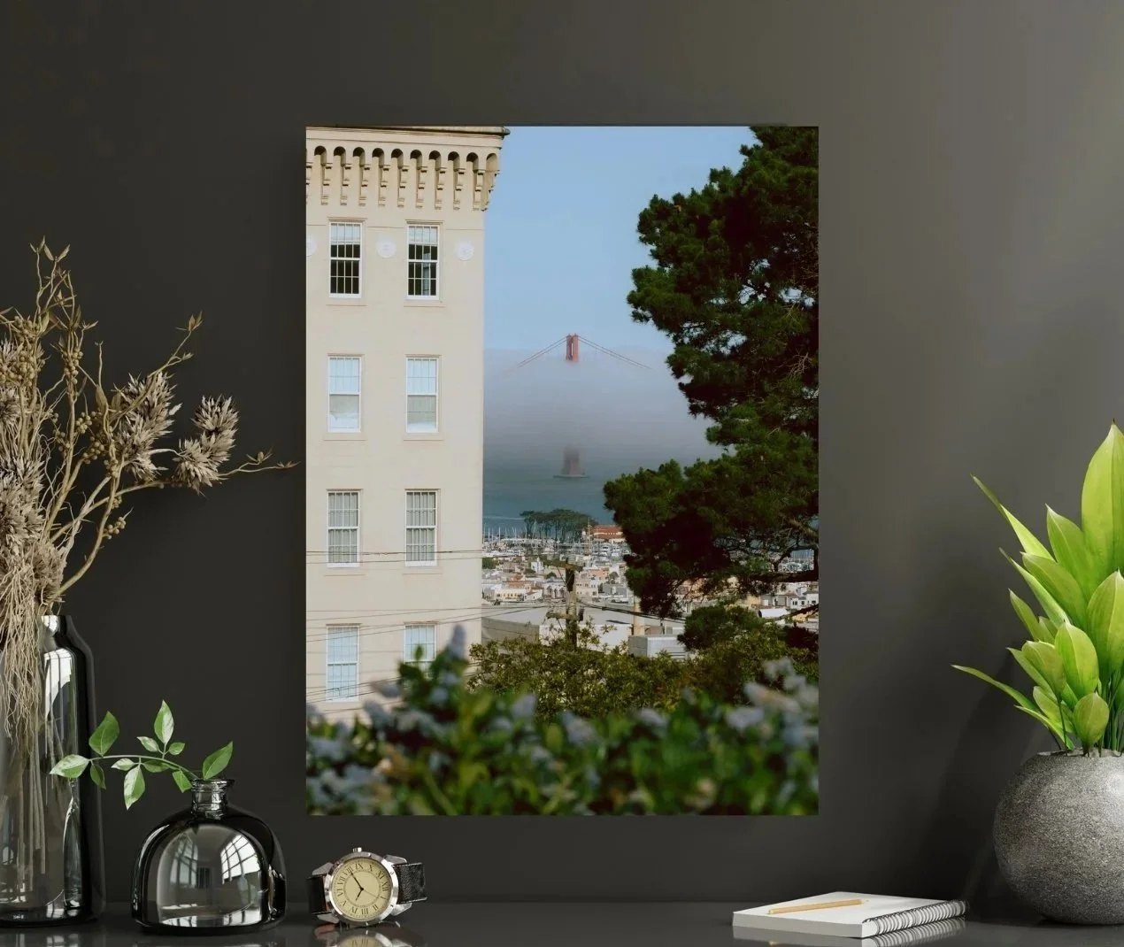 Display Golden Gate Bridge in fog between buildings
