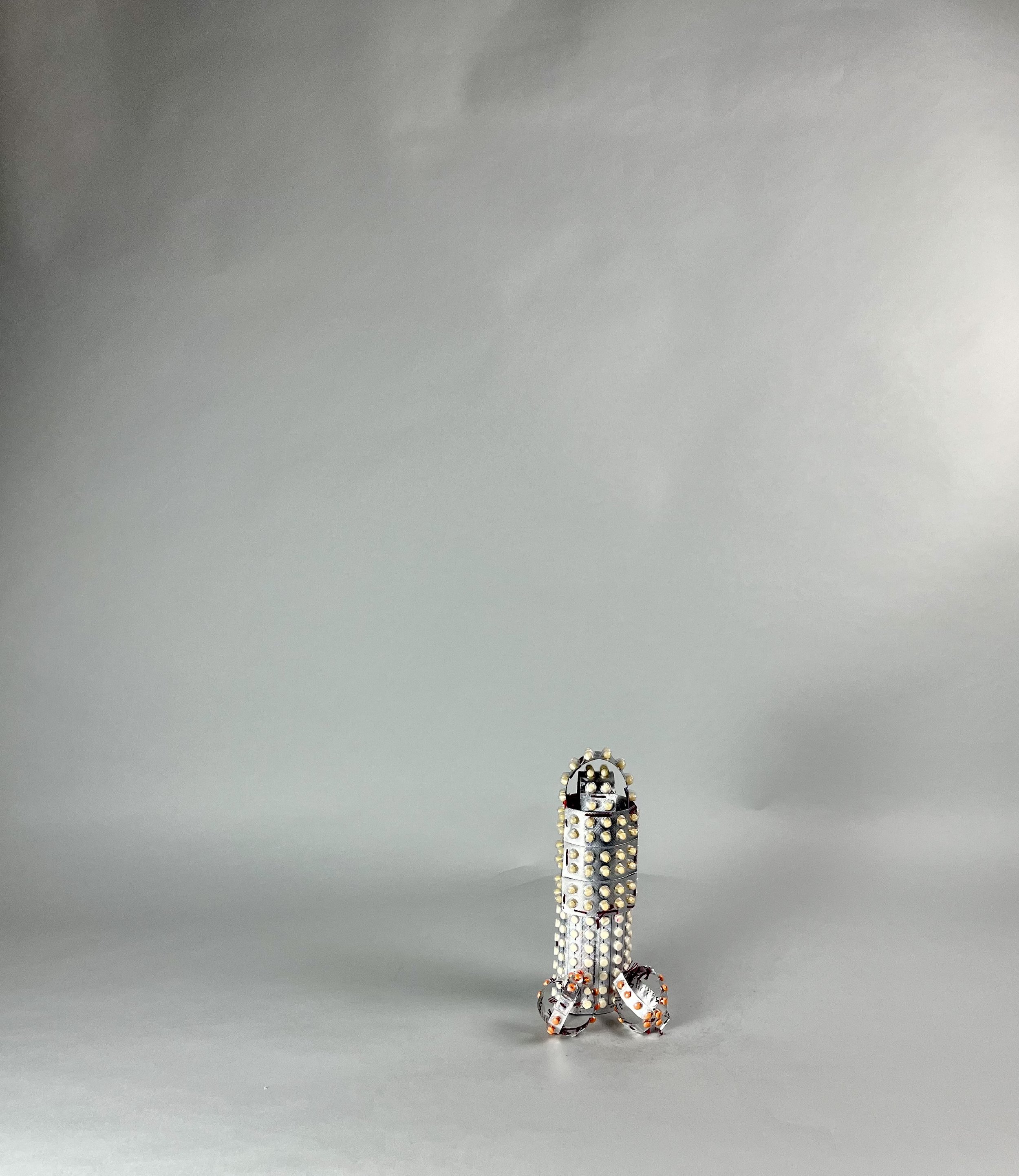 Birth control packets and thread
7''
2024