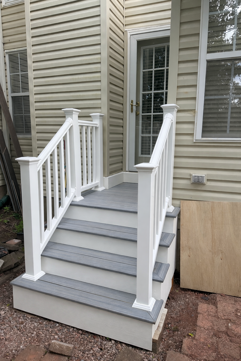 Small Trex Deck and Stairs