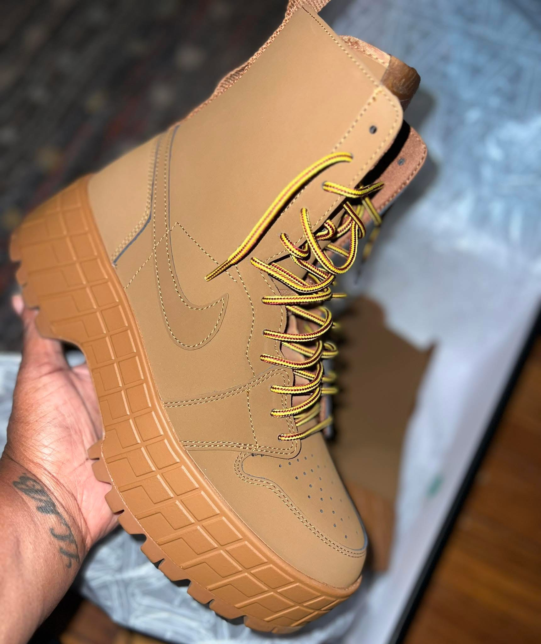 Womans Nike boot.png