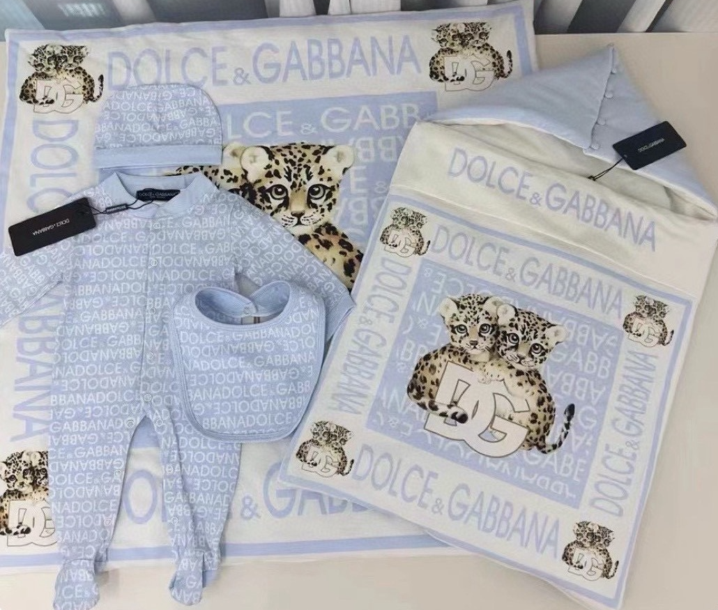 Blue Dolce and Gabanna Infant set.png