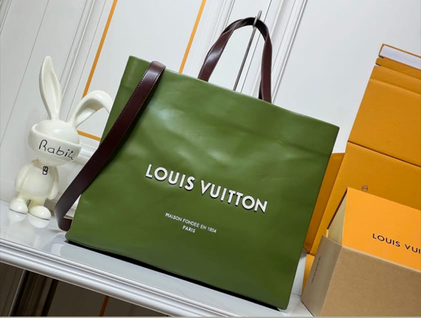 Green Louie Bag.png