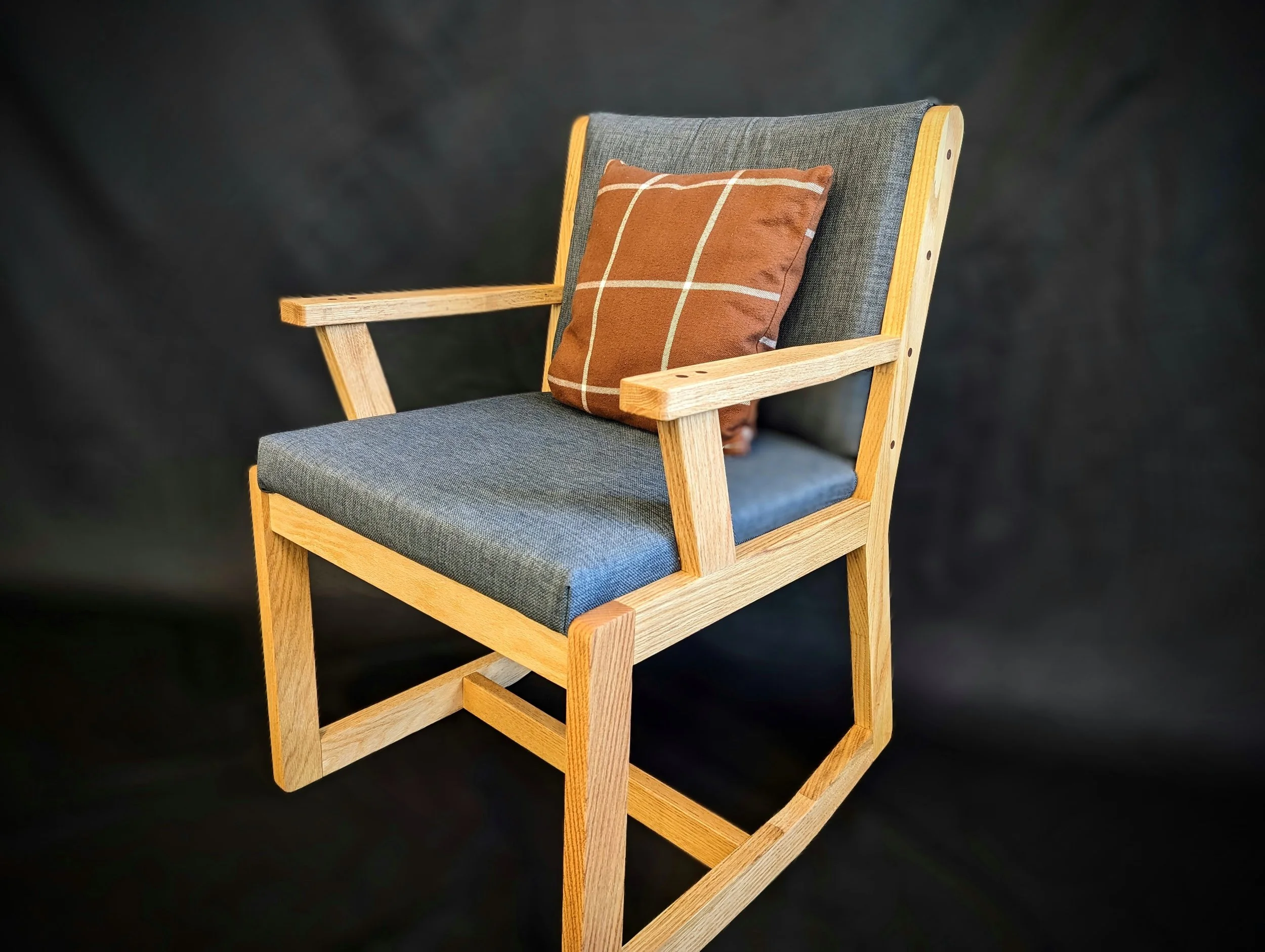 refinished_arm_chairs_20230204_212347580.MP~2.jpg