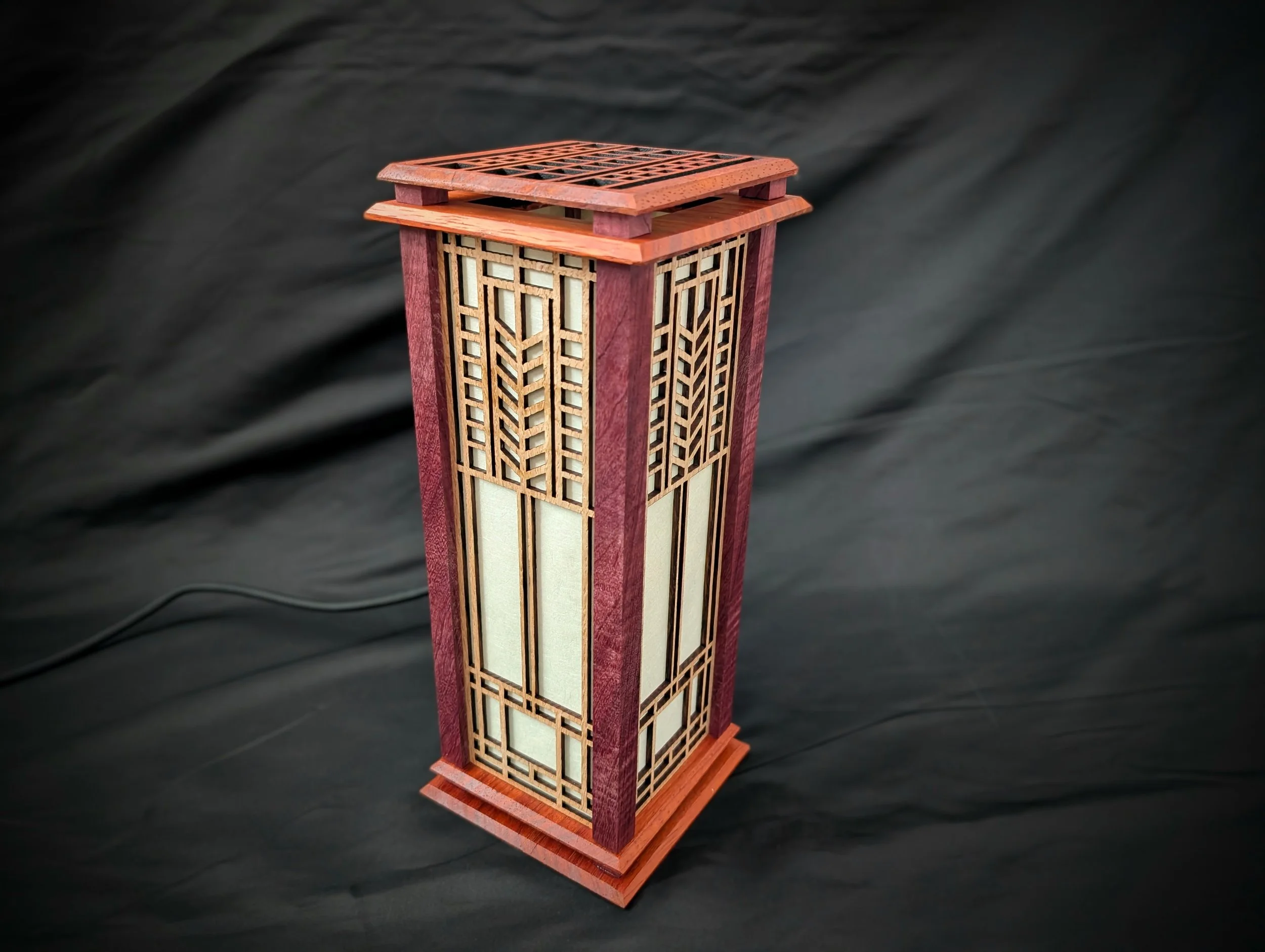 frank_lloyd_wright_lamp_20260207_205034413~2.jpg