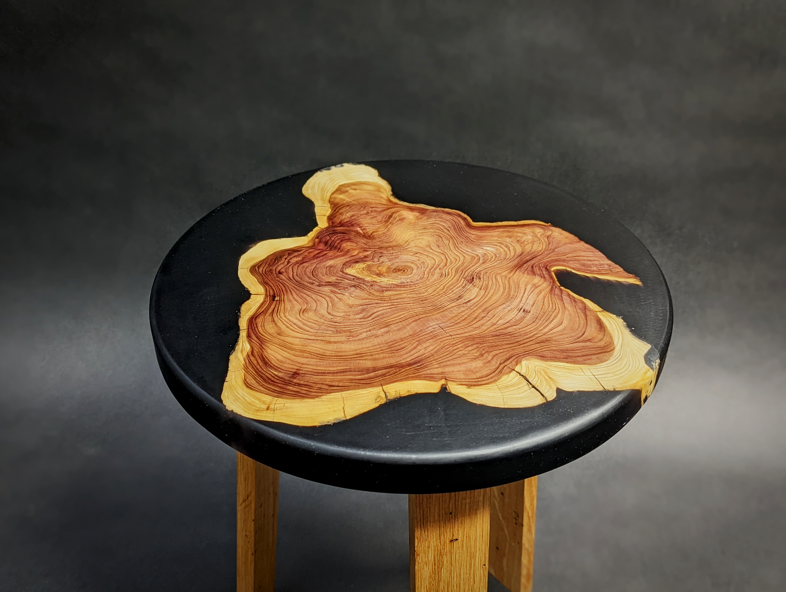 epoxy_side_table_20220405_165705382.PORTRAIT.png