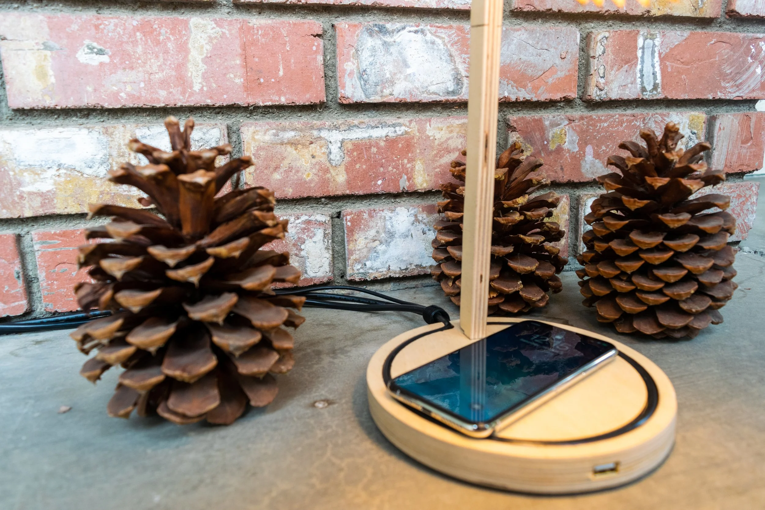 wireless_charging_lamp_0458.jpg