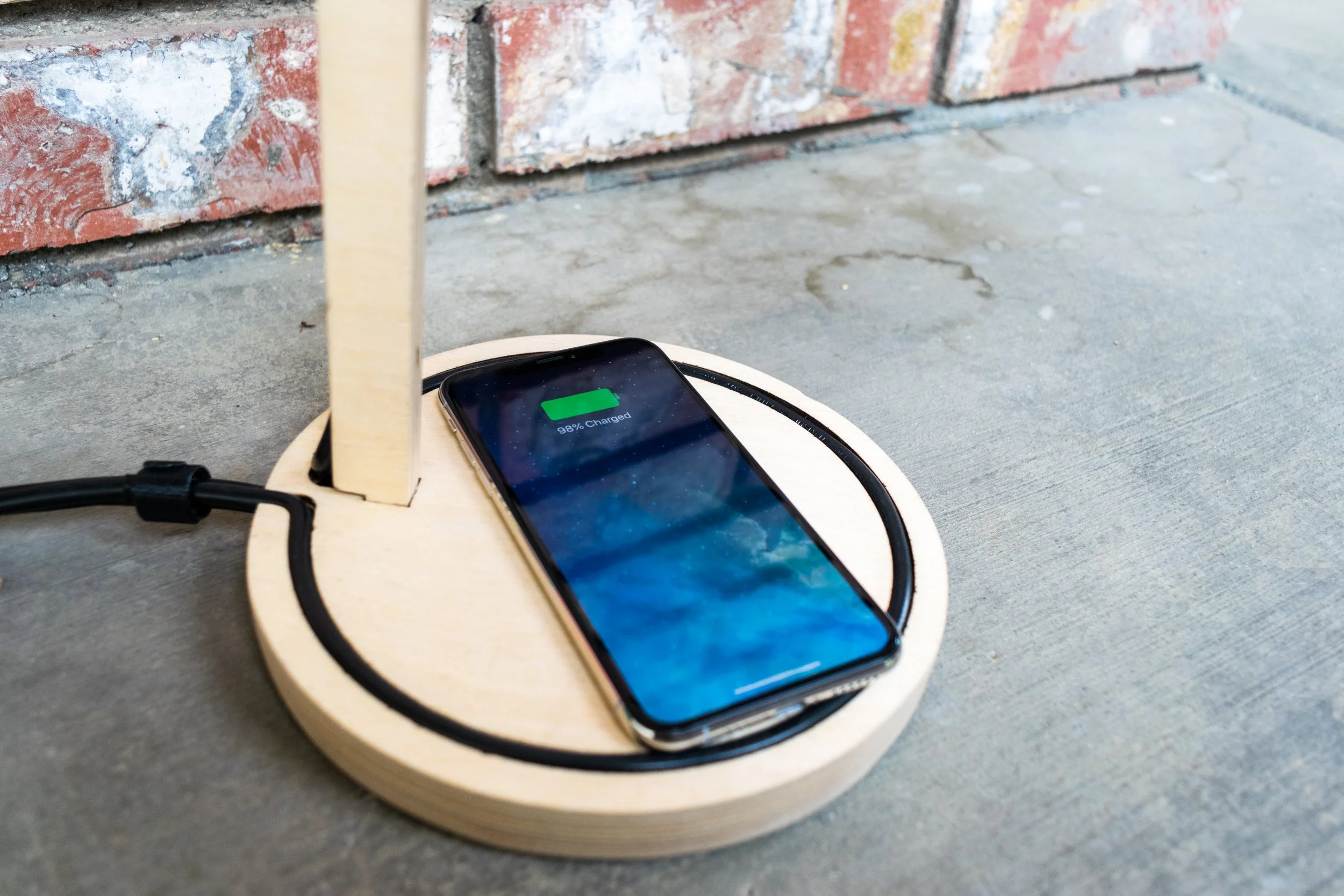 wireless_charging_lamp_0428.jpg
