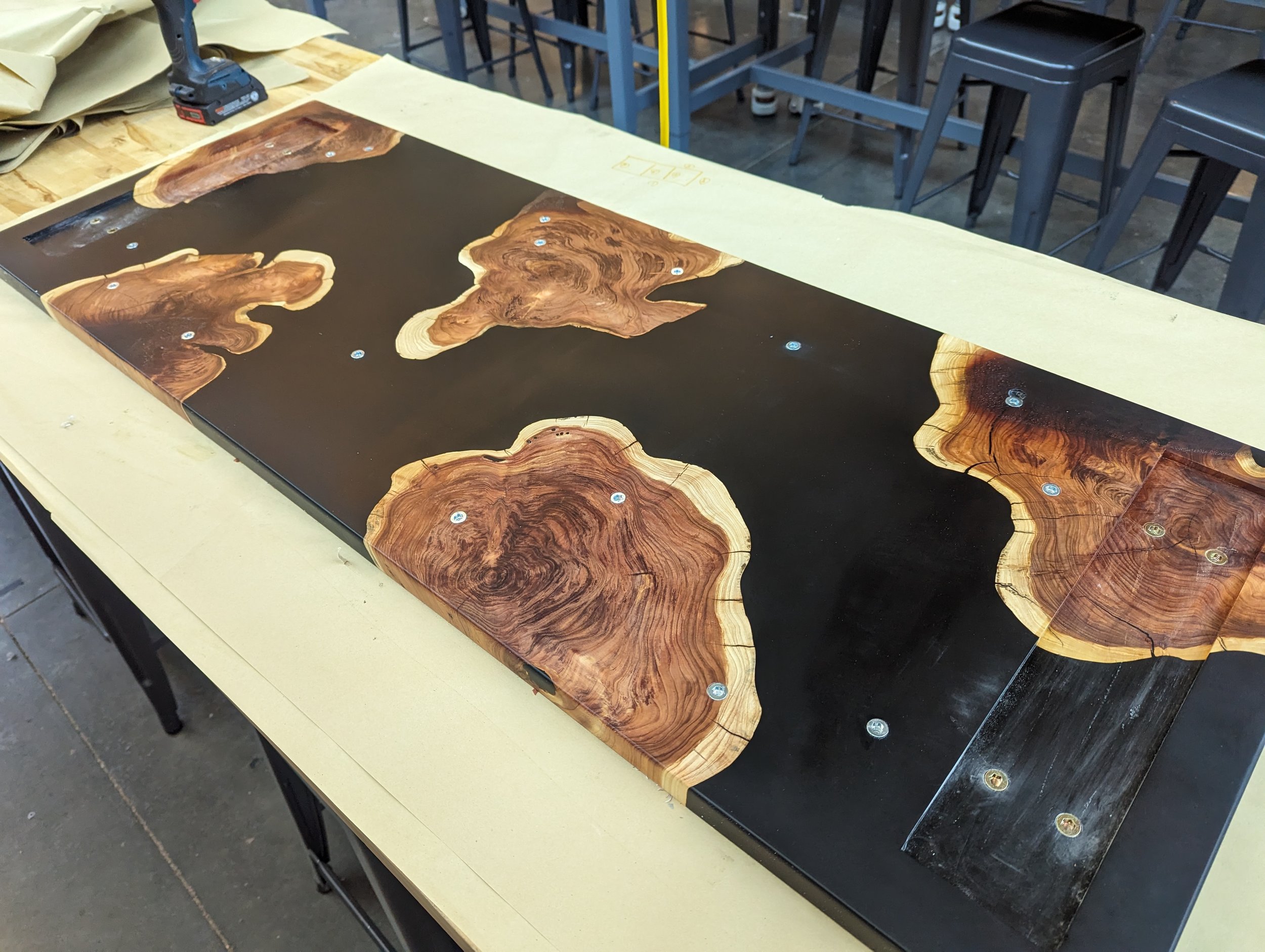 epoxy_coffee_table_20230725_171742917.jpg