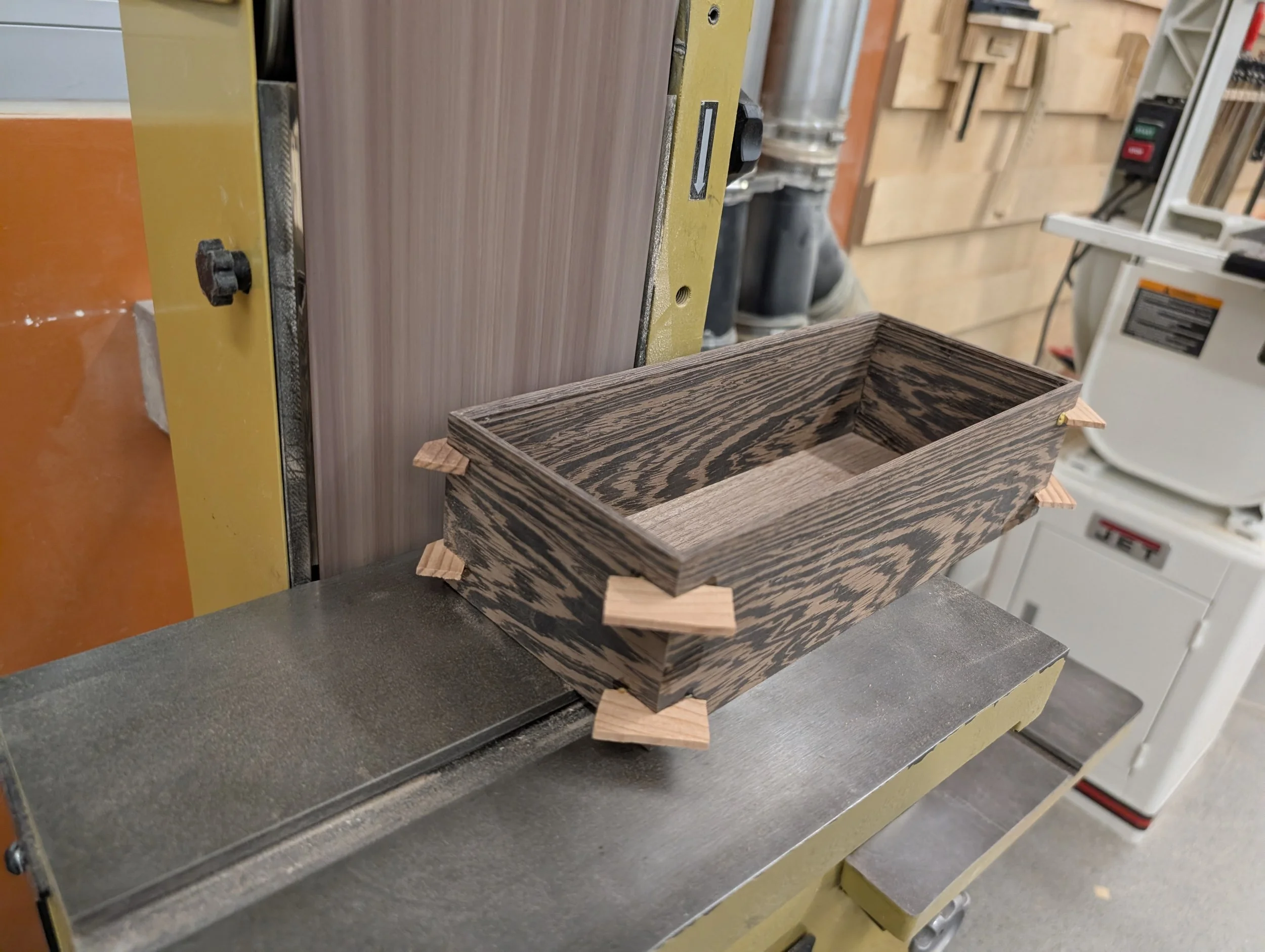wenge_redwood_box_20260412_204211036.jpg