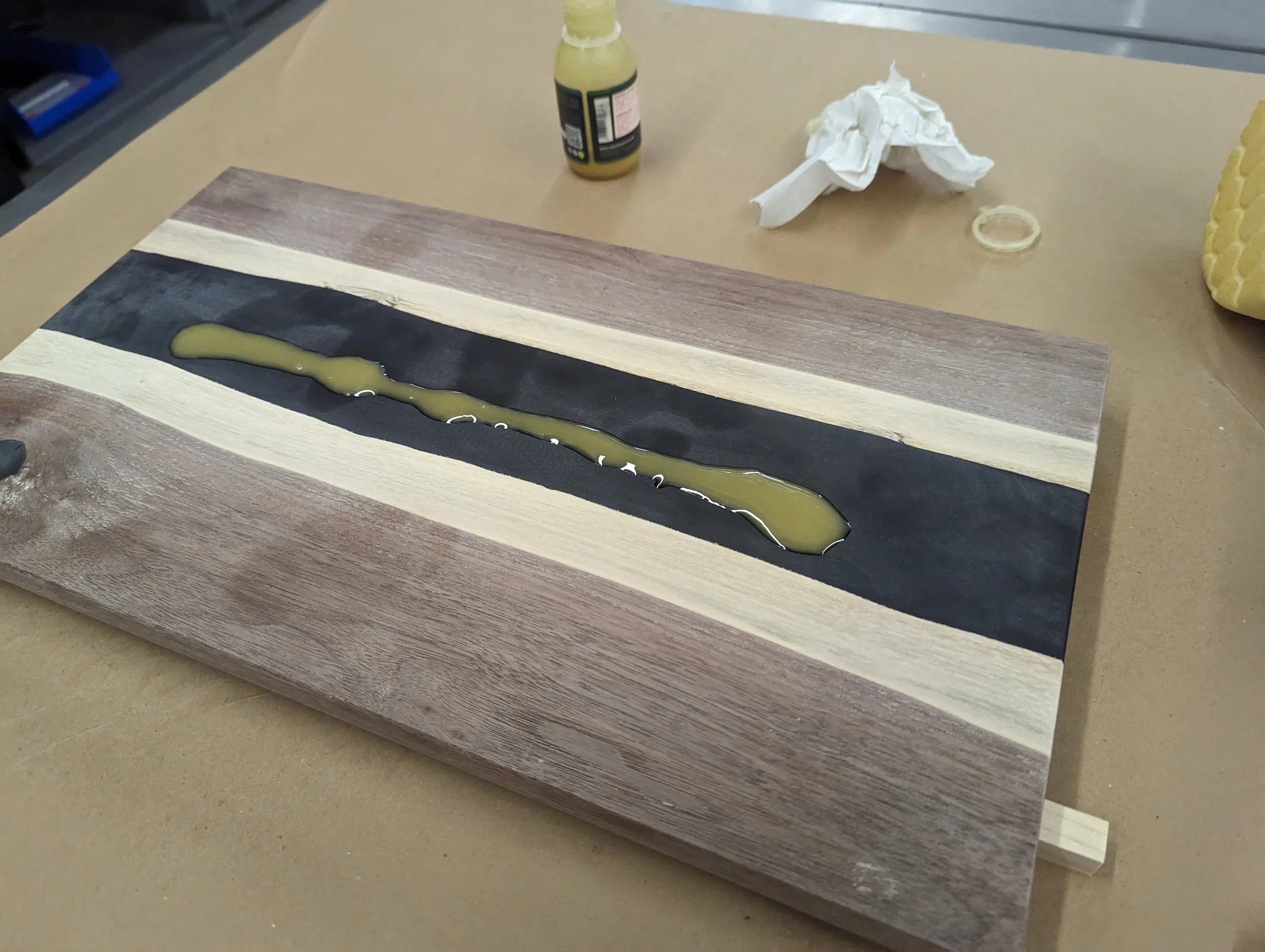 epoxy_charcuterie_board_20230409_213108802.MP.jpg
