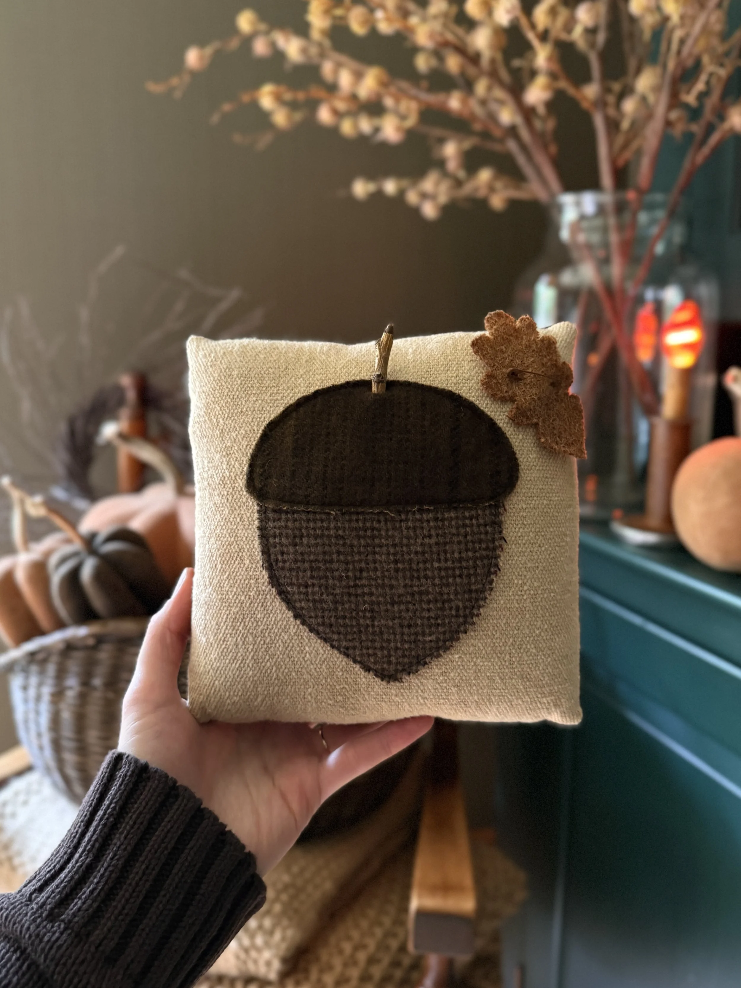 Acorn Pillow Tuck No. 10