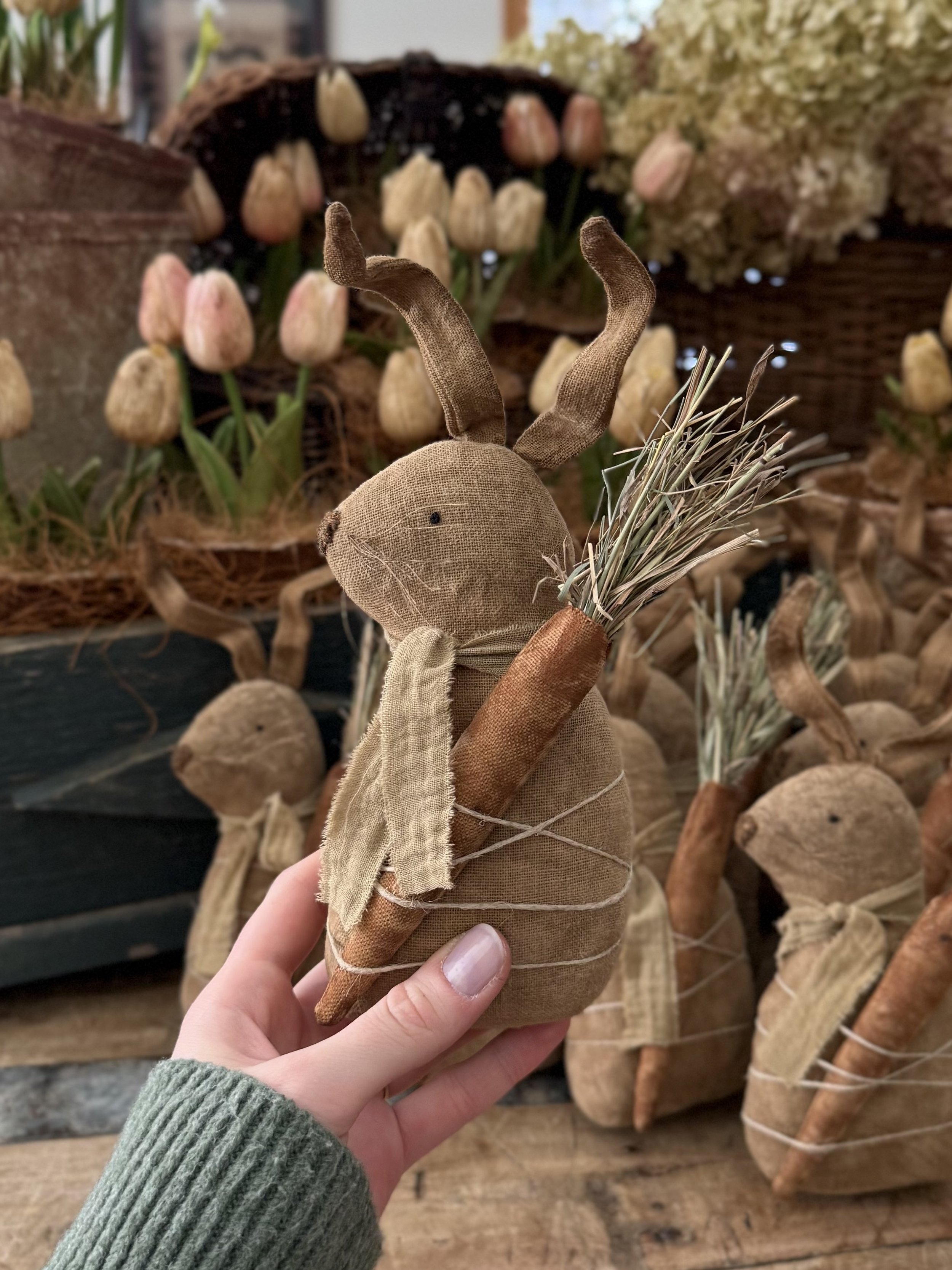 ONE Primitive Bunny with Carrot