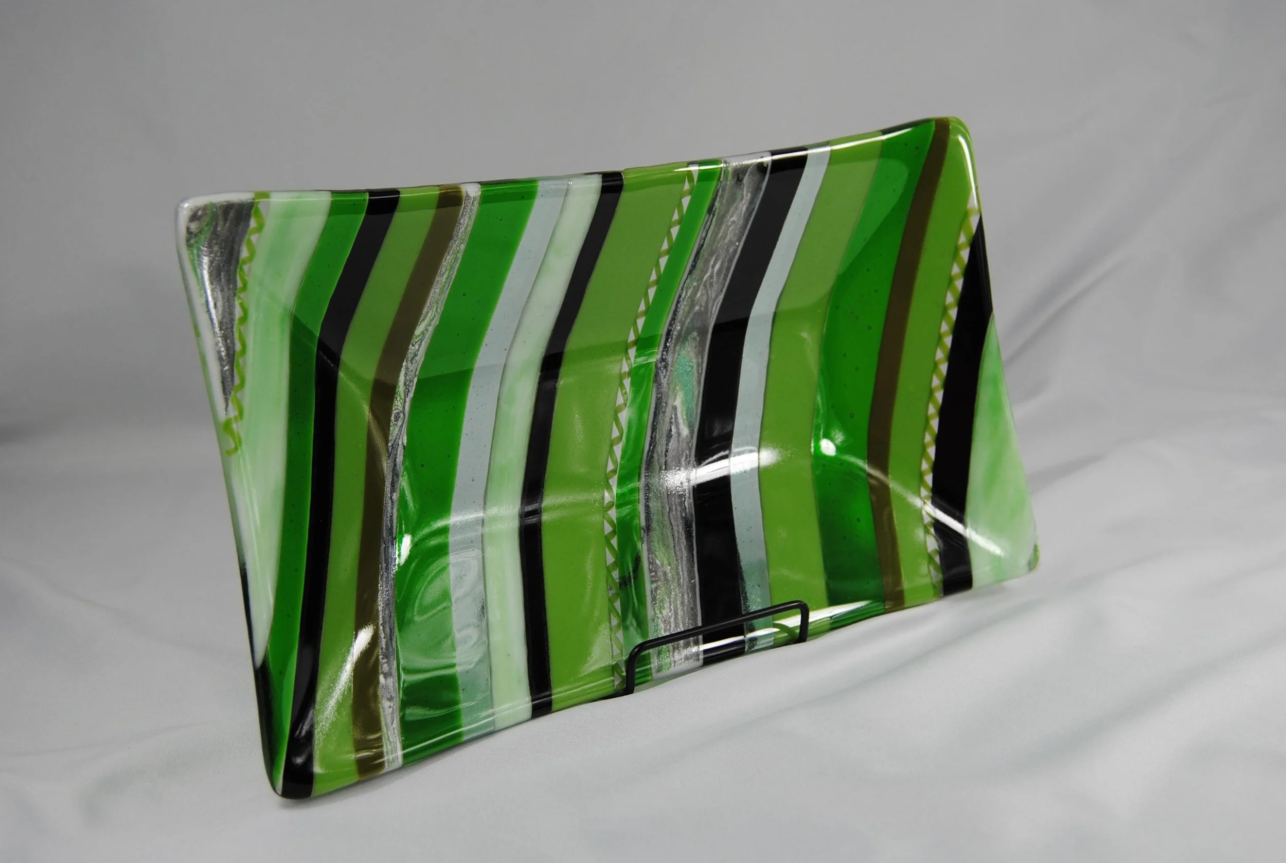 Green Fused Glass Bowl Platter: Modern Handmade Art