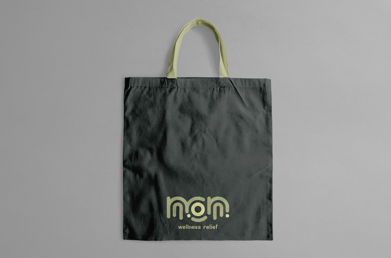 non 深綠色環保提袋，正面印有 non 標誌與 wellness relief 字樣