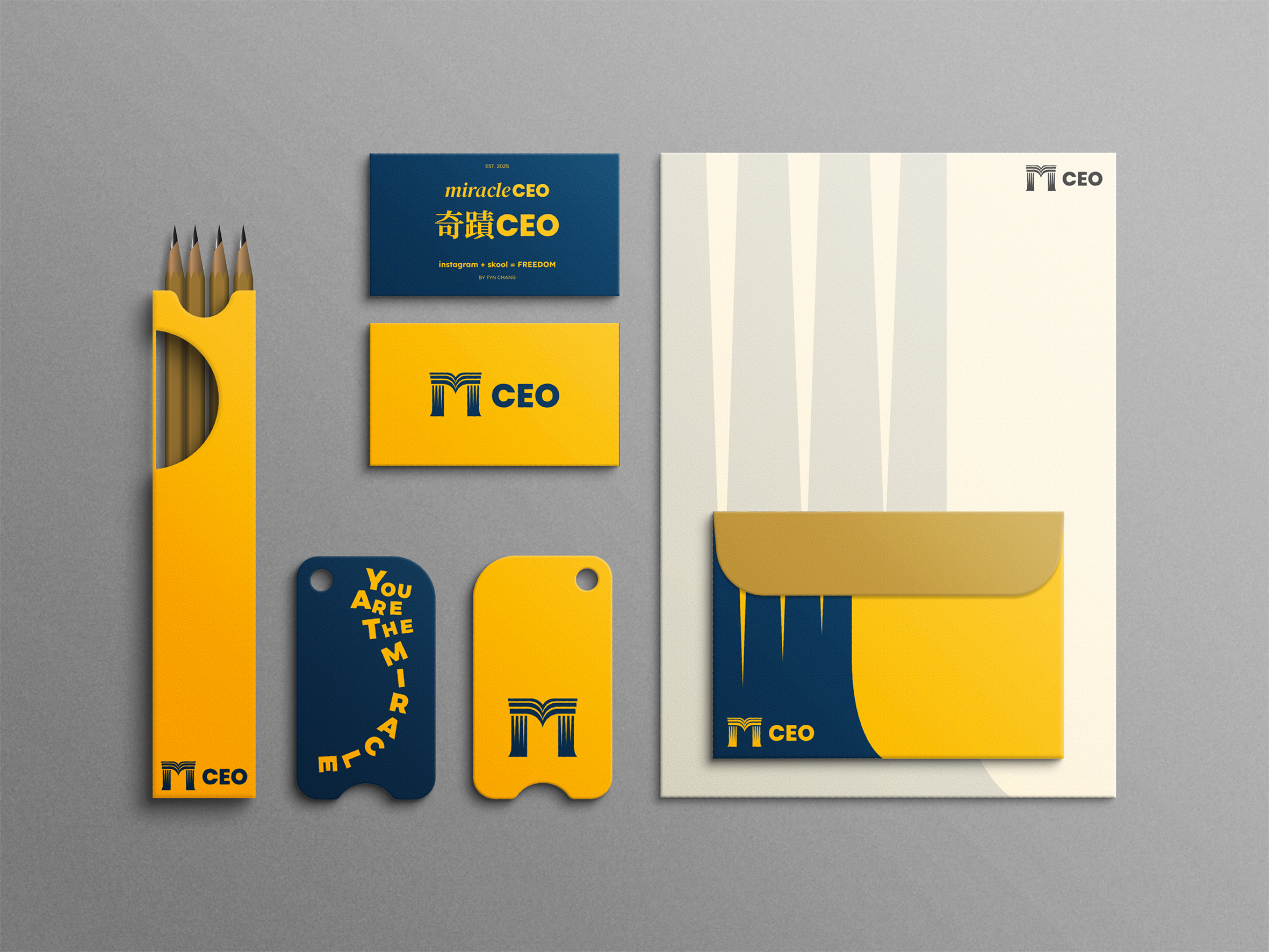 奇蹟系列品牌文具與周邊應用展示，含筆盒、名片、吊牌與信封套