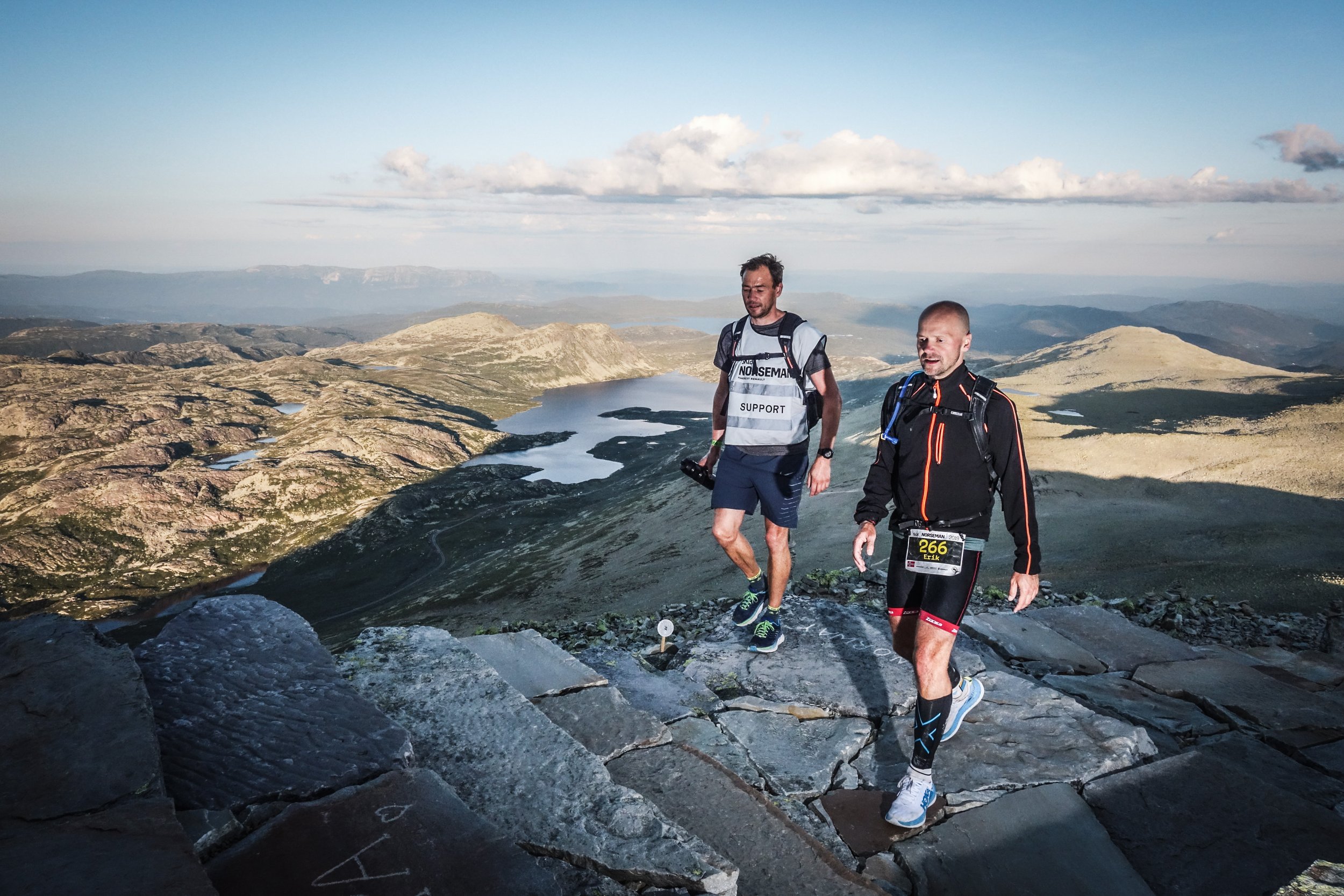 Nå en setter seg et mål om for eksempel å fullføre Norseman, kan det være godt å ha noen som støtter og heier, både før, under og etter. Power Bloomers er her for deg!