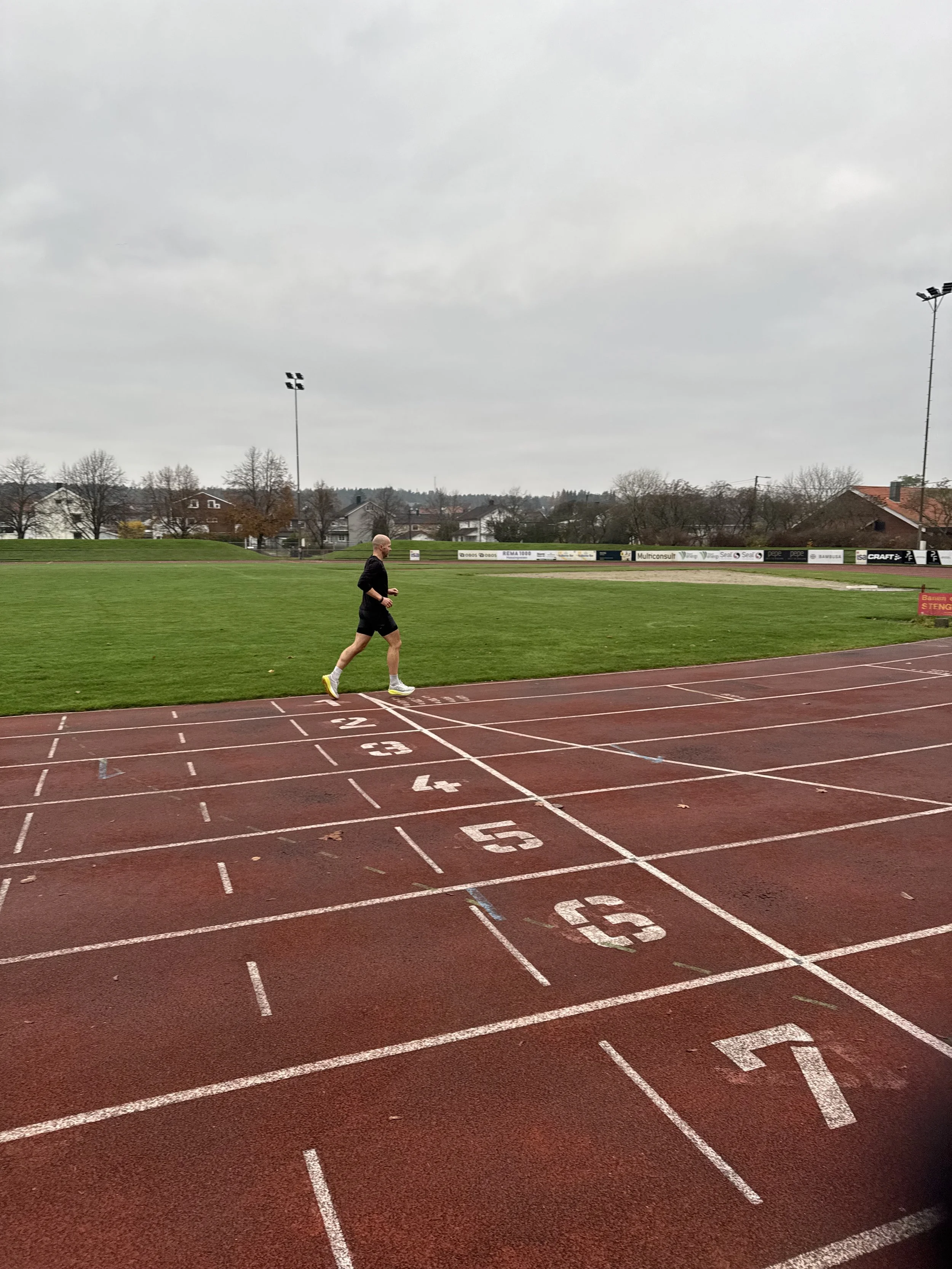 Coach Jørstad tilbyr utholdenhetscoaching for deg som vil bli en sterkere, raskere og mer robust løper, syklist, triatlet m.m. — uten å sette resten av livet på vent.