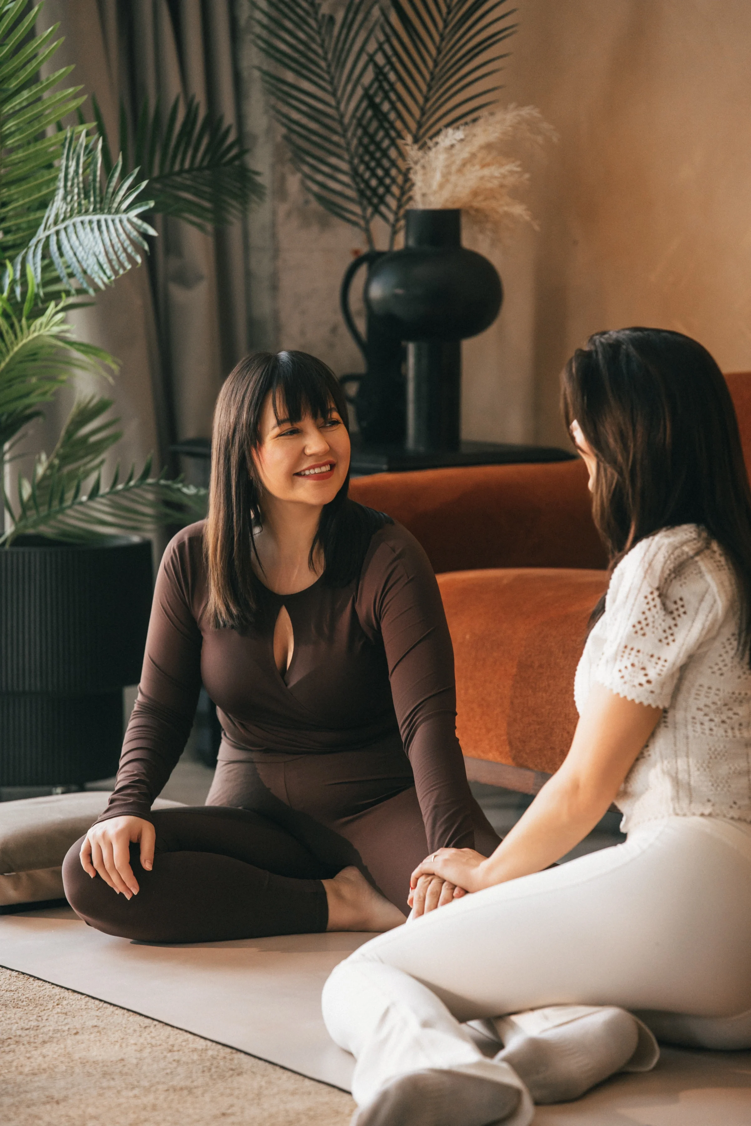Vanessa Hartmann holding a client’s hand during a private sound healing session, creating a safe and supportive space for emotional release and nervous system regulation in Dubai.
