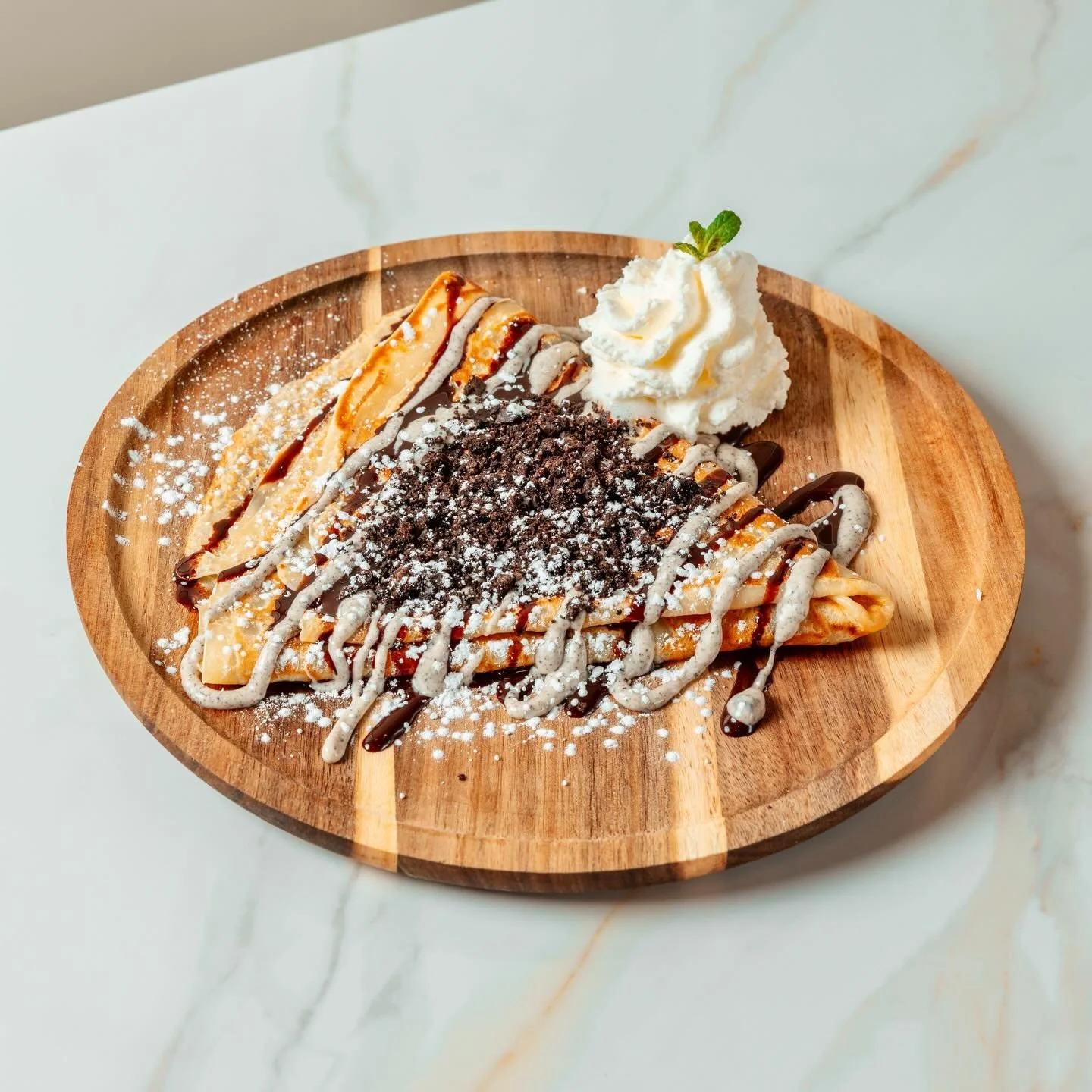 Oreo Dream Crepe 🤍
Chocolate drizzle, cookies &amp; cream, pure happiness.
One bite and you&rsquo;re hooked 🍫

📍Crepe Haus
612 Riverside Ave, Lyndhurst NJ

#oreo #njfoodies #dessertlover #crepe #dessertspot