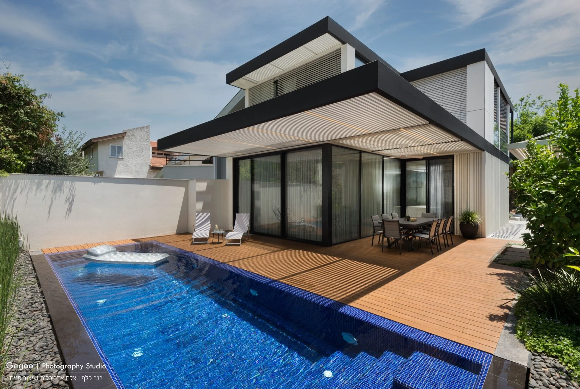 בריכת גלישה ברעננה