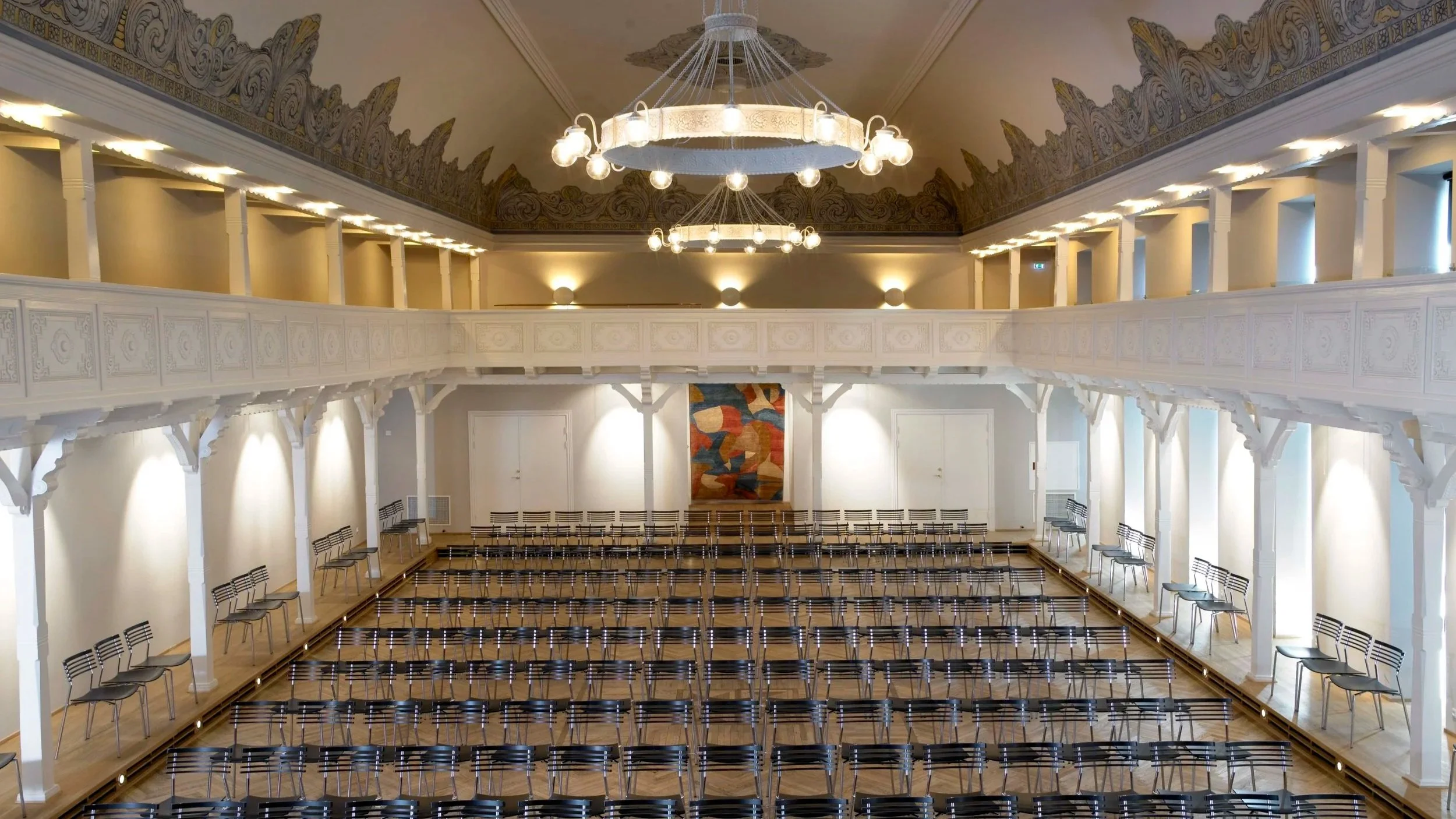 2005 - Foto af præmieret projekt - HOLSTEBRO KOMMUNES ARKITEKTURPRIS - "Knudsens" Den gamle teatersal. Renovering, ombygning og tilbygning.