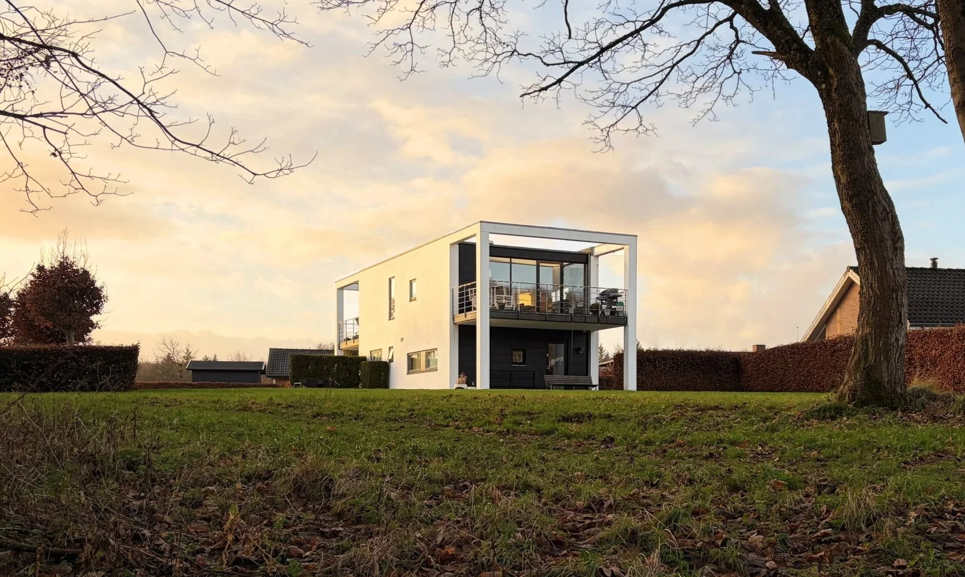  
Villa Funk
  
Villa ved Vandkraftsøen opført i hvid modernistisk funkisstil.
  
Privat bygherre.