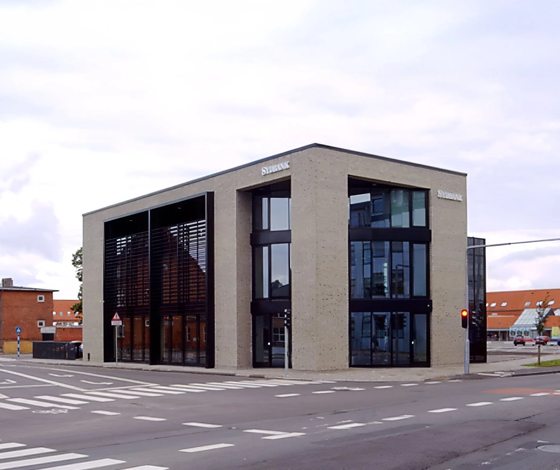  
Sydbank - Bankfilial
  
Kubistisk arkitektur hvor bygningens indre er bygget op omkring en cirkulær hovedtrappe.
  
Bygherre: Sydbank.