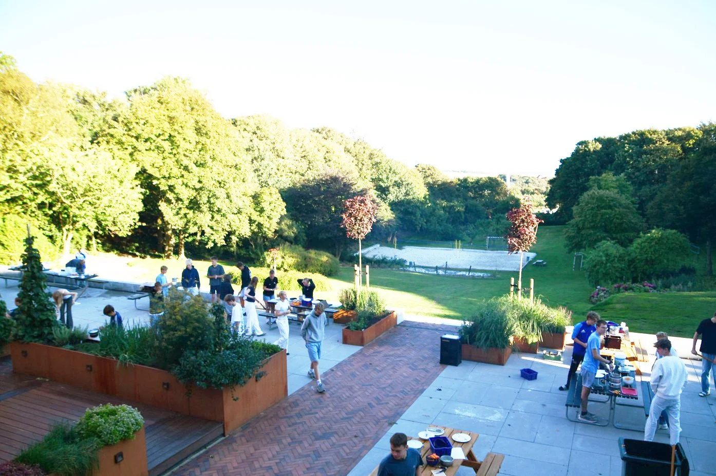  
Nr. Nissum Efterskole - Terrassemiljø
  
Nye udearealer og terrassemiljø. A2 har ligeledes  udarbejdet helhedsplan.
  
Bygherre: Nørre Nissum Efterskole