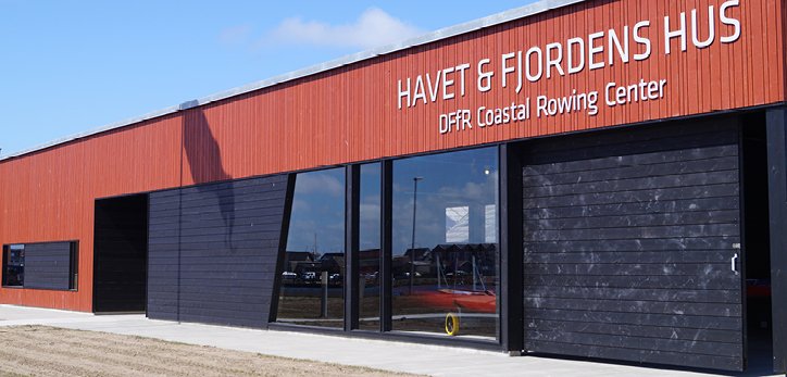  
Havet & Fjordens Hus, Thorsminde
  
Europas første center for coastalroning. Samlingssted for vandsport. 
  
Bygherre: Holstebro Kommune