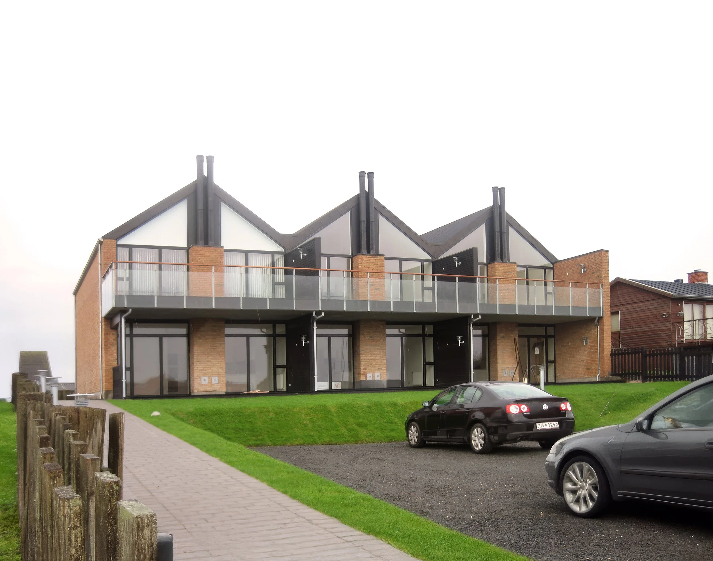  
Boliger ved Thorsminde havn
  
Boliger afstemt i stil til det maritime miljø ved Thorsminde Havn.
  
Privat bygherre.