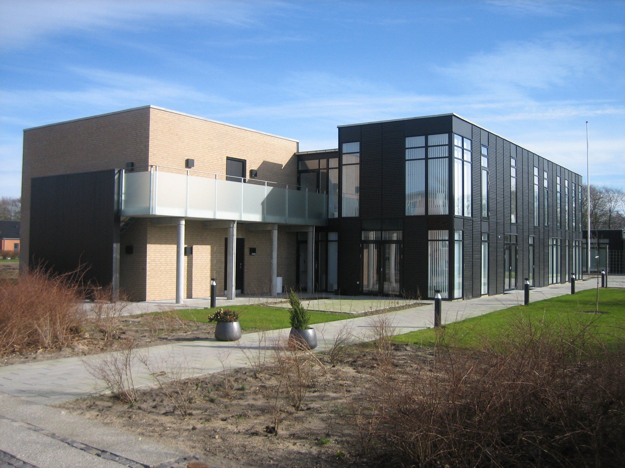  
Kafferisteriet - Socialpsykiatrisk center
  
Socialpsykiatrisk center med boenheder. Indretningen er afstremt til beboernes specielle behov. 
  
Bygherre: Holstebro Kommune.