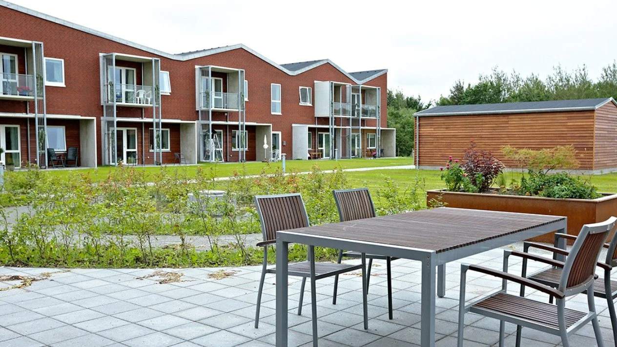  
Plejecenter Kløvermarken, Koldby
  
Stort lavenergi plejecenter i Koldby, Thisted. Vundet i konkurrence. 
  
Bygherre: Thisted Kommune / Byggefirmaet Knudsgaard.