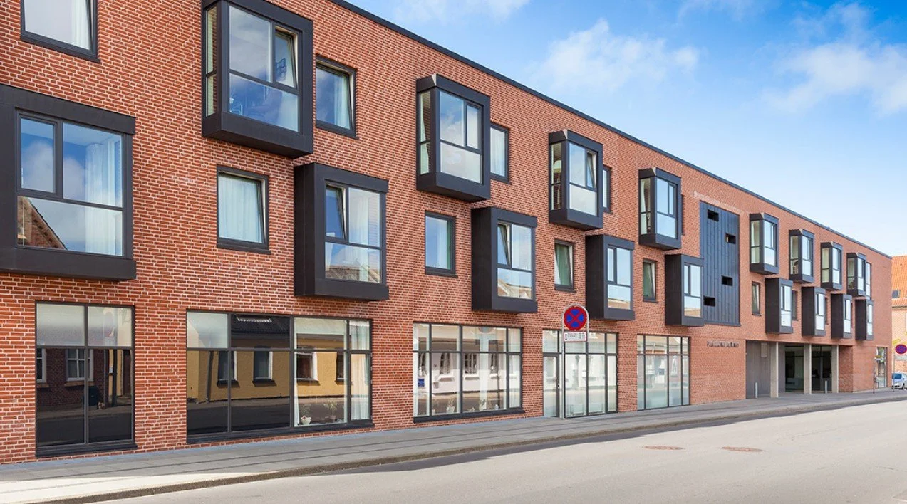  
Plejecenter Støberiet, Brønderslev
  
Plejecenter med 48 boenheder inkl. centerområde og administration. A2 har varetaget projektering og rådgivningen under opførelse
  
Bygherre: Brønderslev Kommune & Boligforeningen PM.