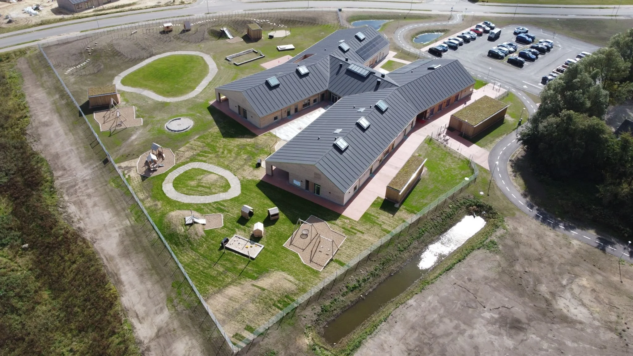  
Halgård Daginstitution - Byggeledelse
  
A2 har varetaget rådgivning, byggeledelsen og tilsyn under opførelsen.
  
Bygherre: Holstebro Kommune