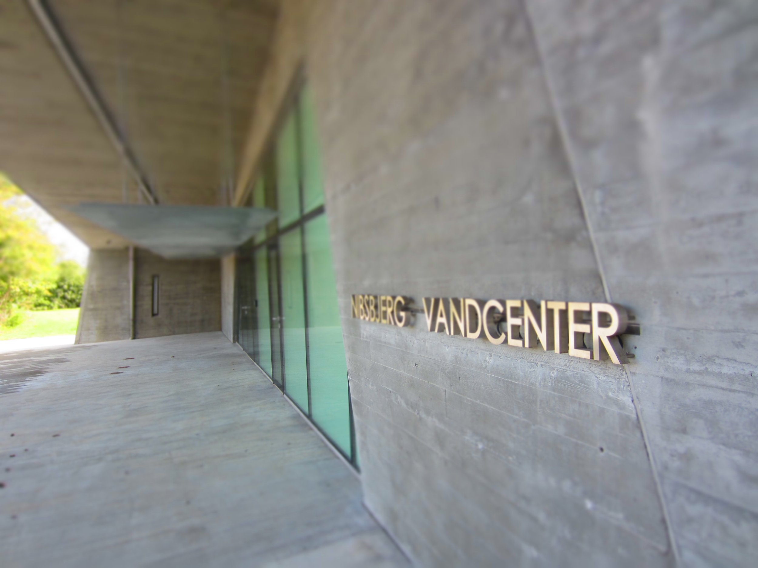  
Nibsbjerg Vandcenter - Vandværk
  
Vinder af INSITU-PRISEN samt HOLSTEBRO KOMMUNES ARKITEKTURPRIS. 
  
Bygherre: Vestforsyning