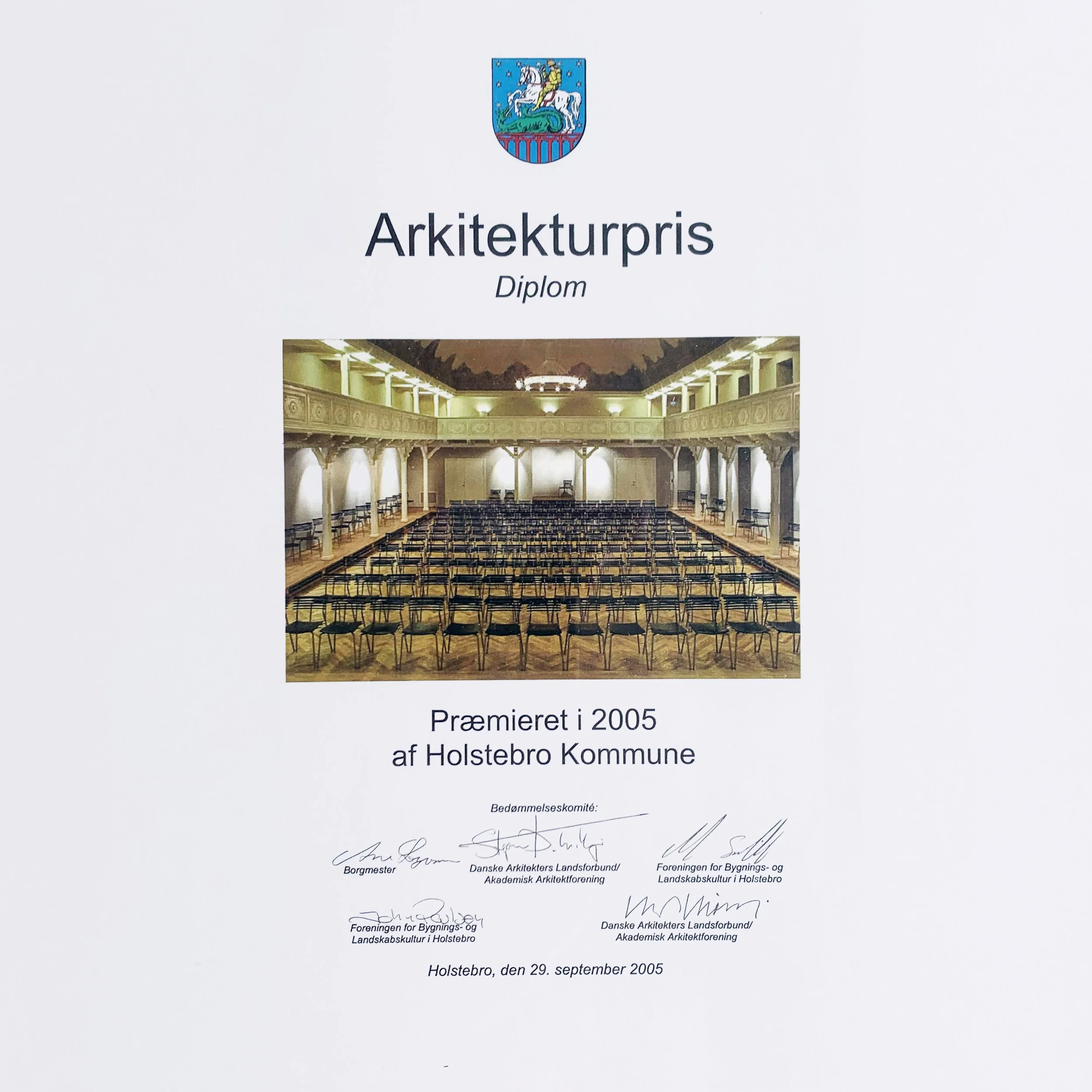 2005 - HOLSTEBRO KOMMUNES ARKITEKTURPRIS - "Knudsens" Den gamle teatersal. Renovering, ombygning og tilbygning.