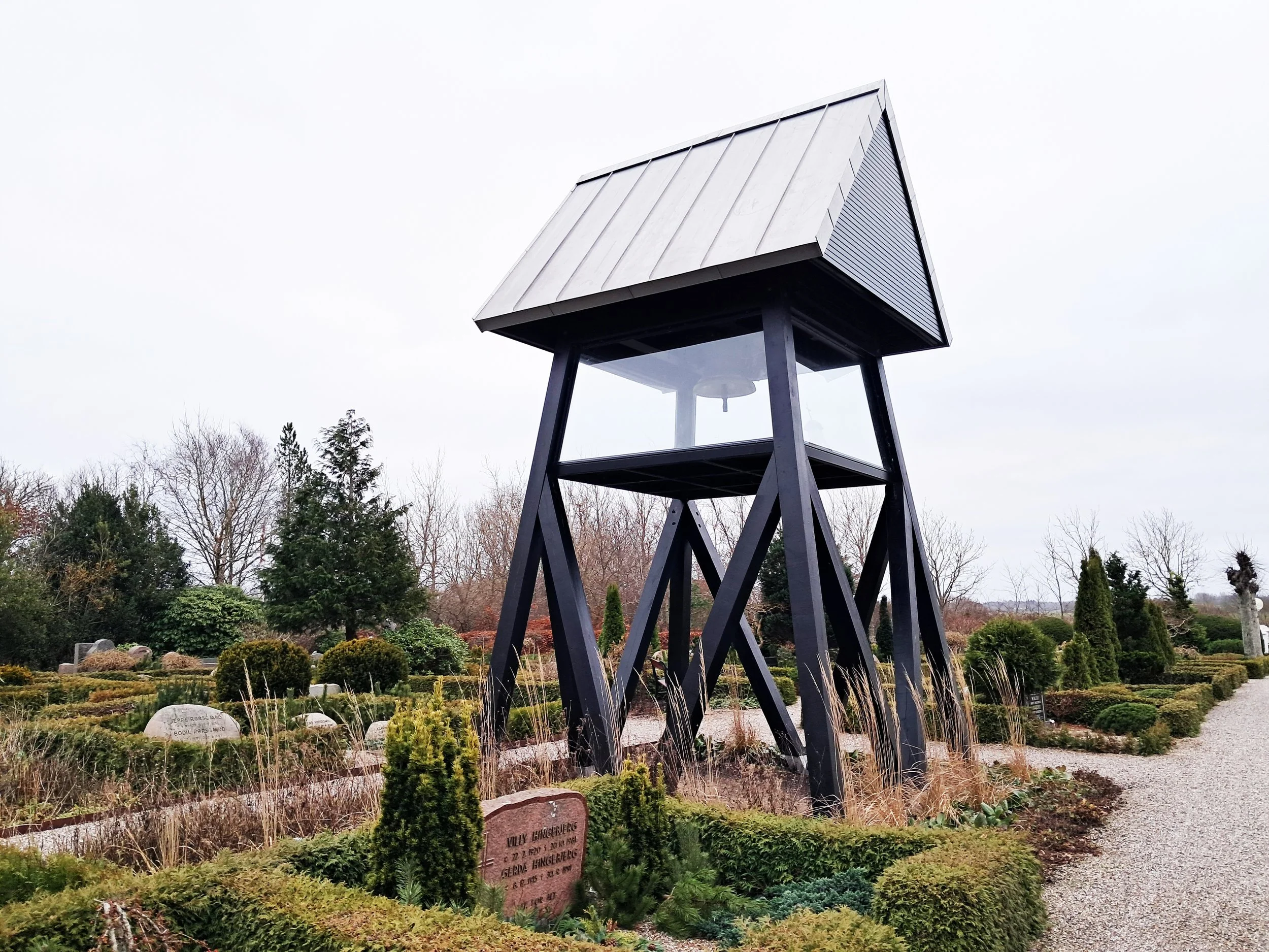  
Klokkestabel ved Vemb KIrke
  
Vundet arkitektkonkurrence. Fin velintegreret klokkestabel beliggende midt på kirkegården.
  
Bygherre: Vemb Kirke.