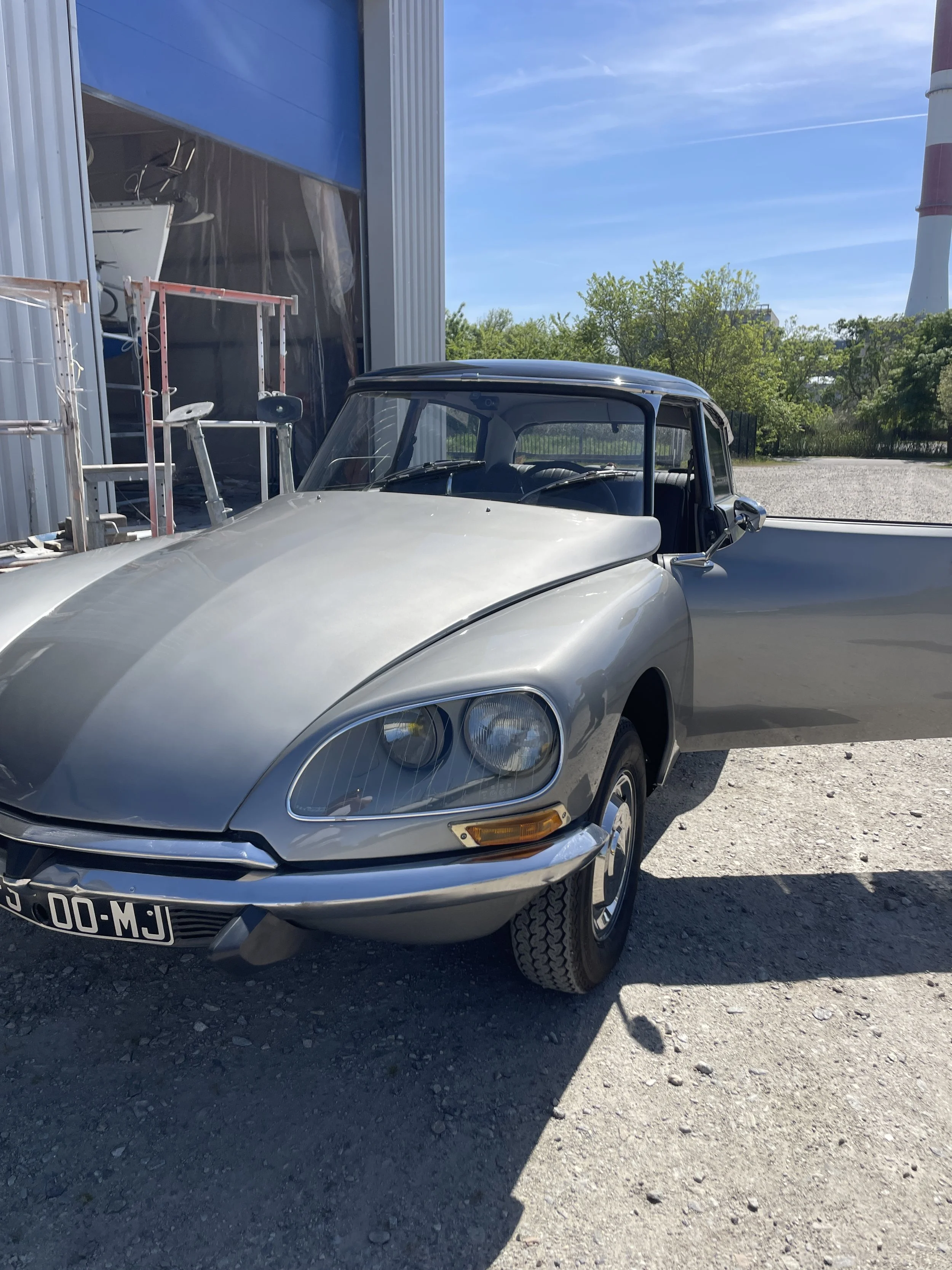 Peinture d'une Citroën DS