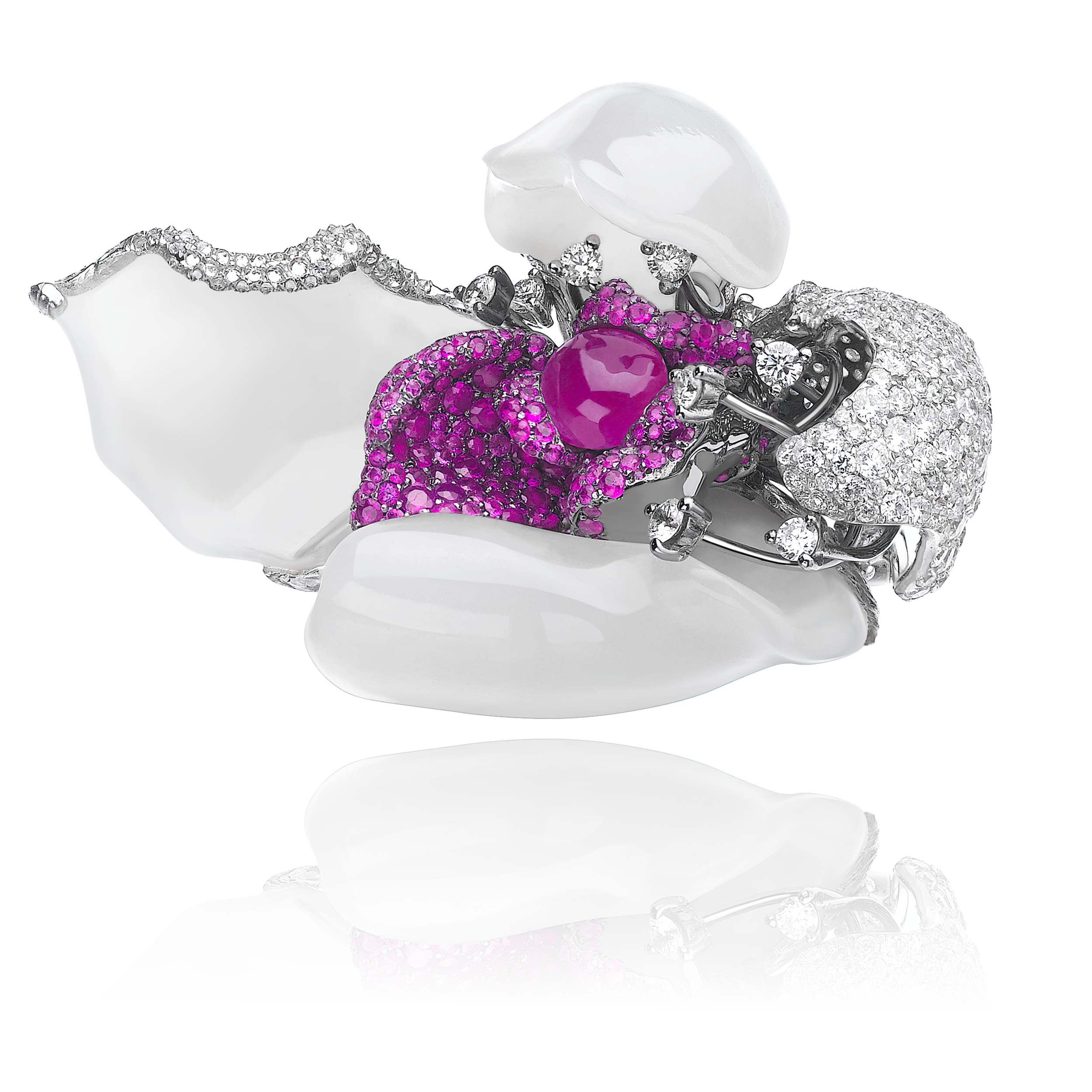 A floral-shaped brooch, with petals carved from white Hetian jade, a pink and purple center, and adorned with numerous small diamonds.