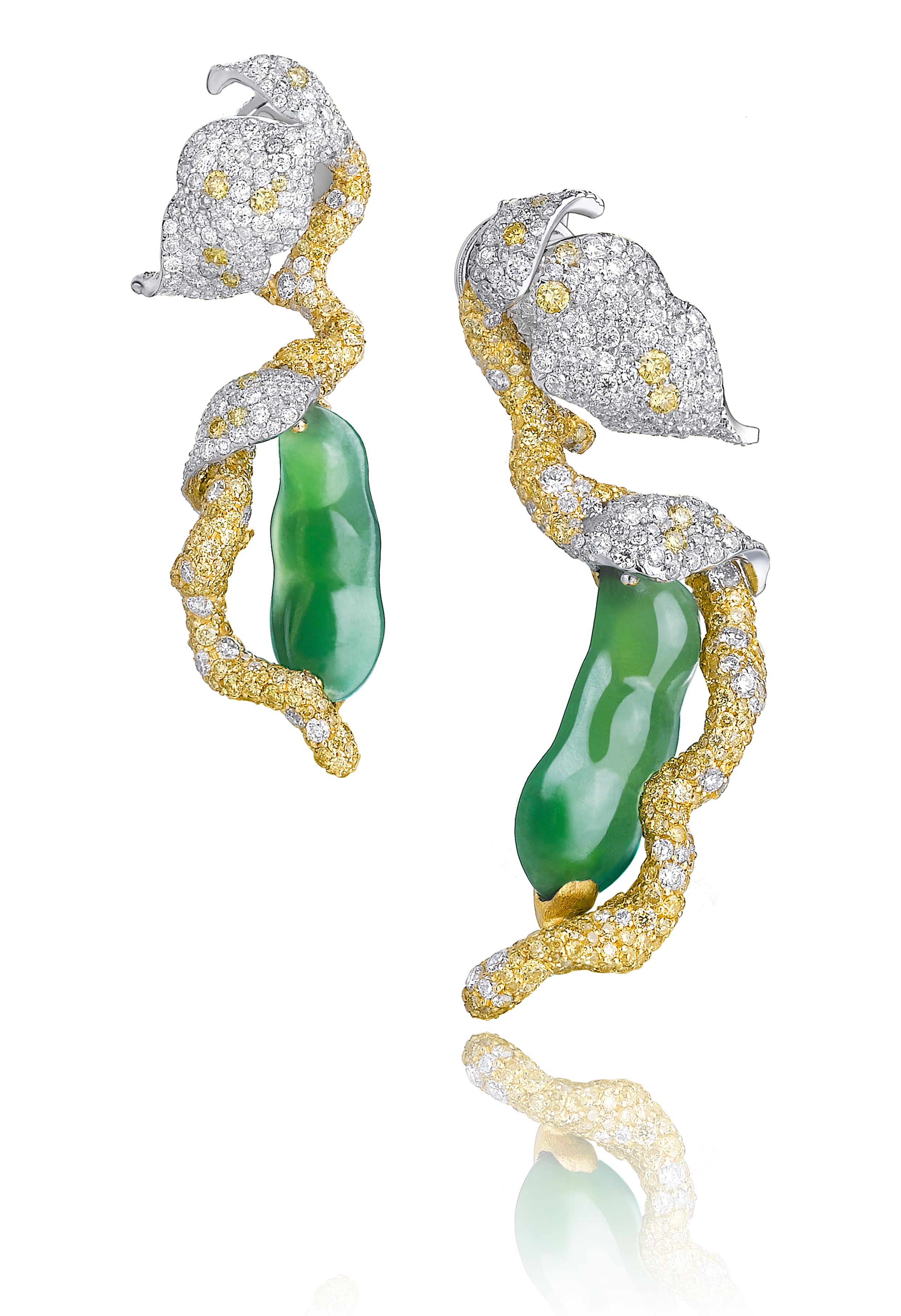 Carved from a single piece of Hetian jadeite, the pod is plump and holds three peas. Vines are built on an 18K gold frame, densely set with diamonds, with tendrils ending in movable gold wire springs.