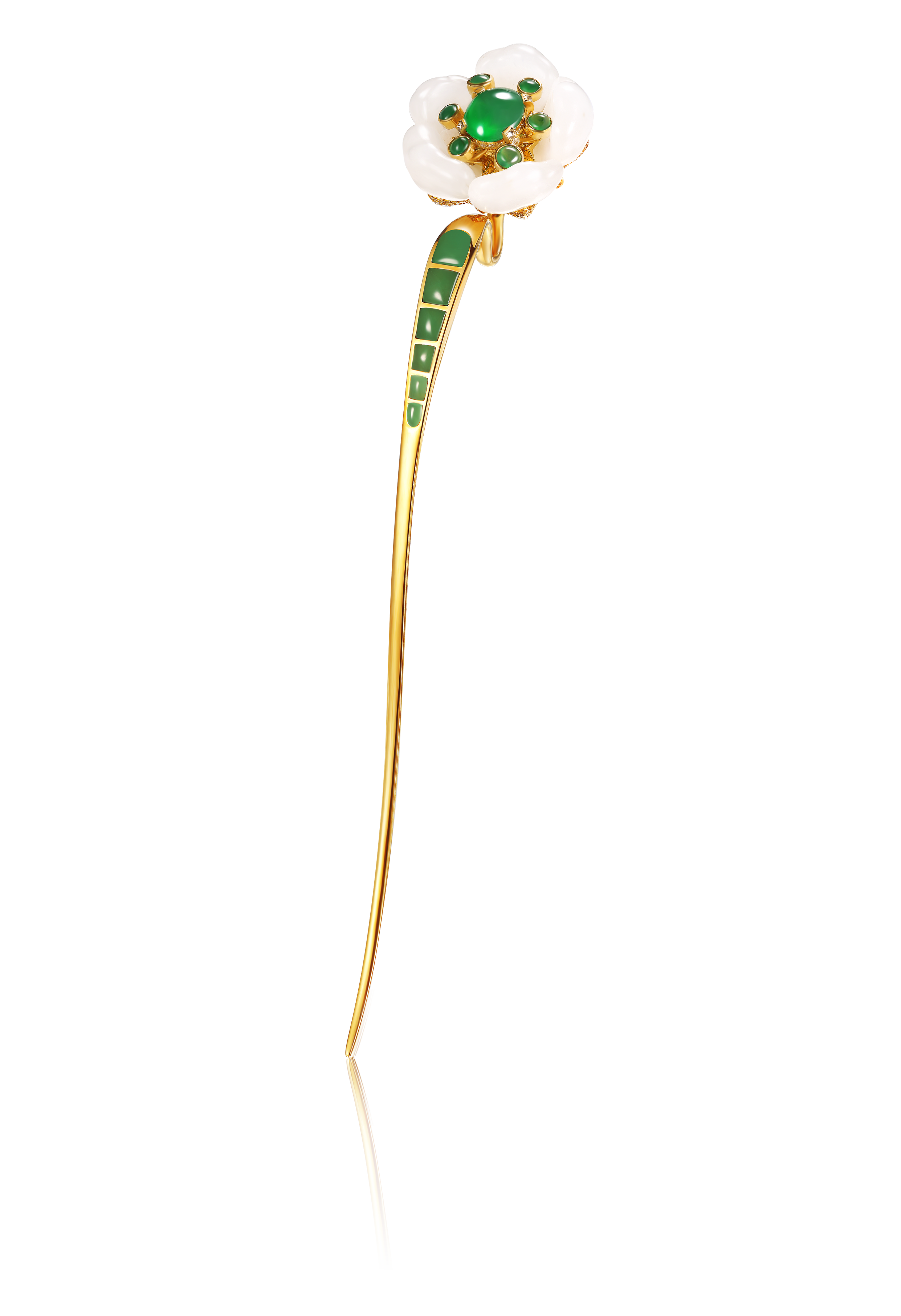 A floral-themed brooch in gold and green, with petals composed of white Hetian jade and Hetian jadeite.