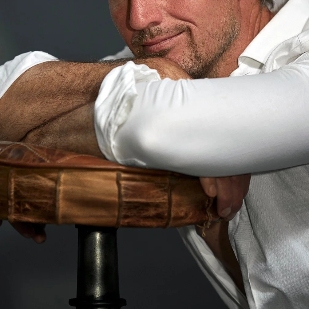 Wat is het verschil tussen een gigolo of escort en een high class companion?

Om te beginnen, er is niets mis met een basic gigolo of escort. 
Het verschil met high class companions zit hem in de totale ervaring. 
Van het begin waarin je kiest voor e