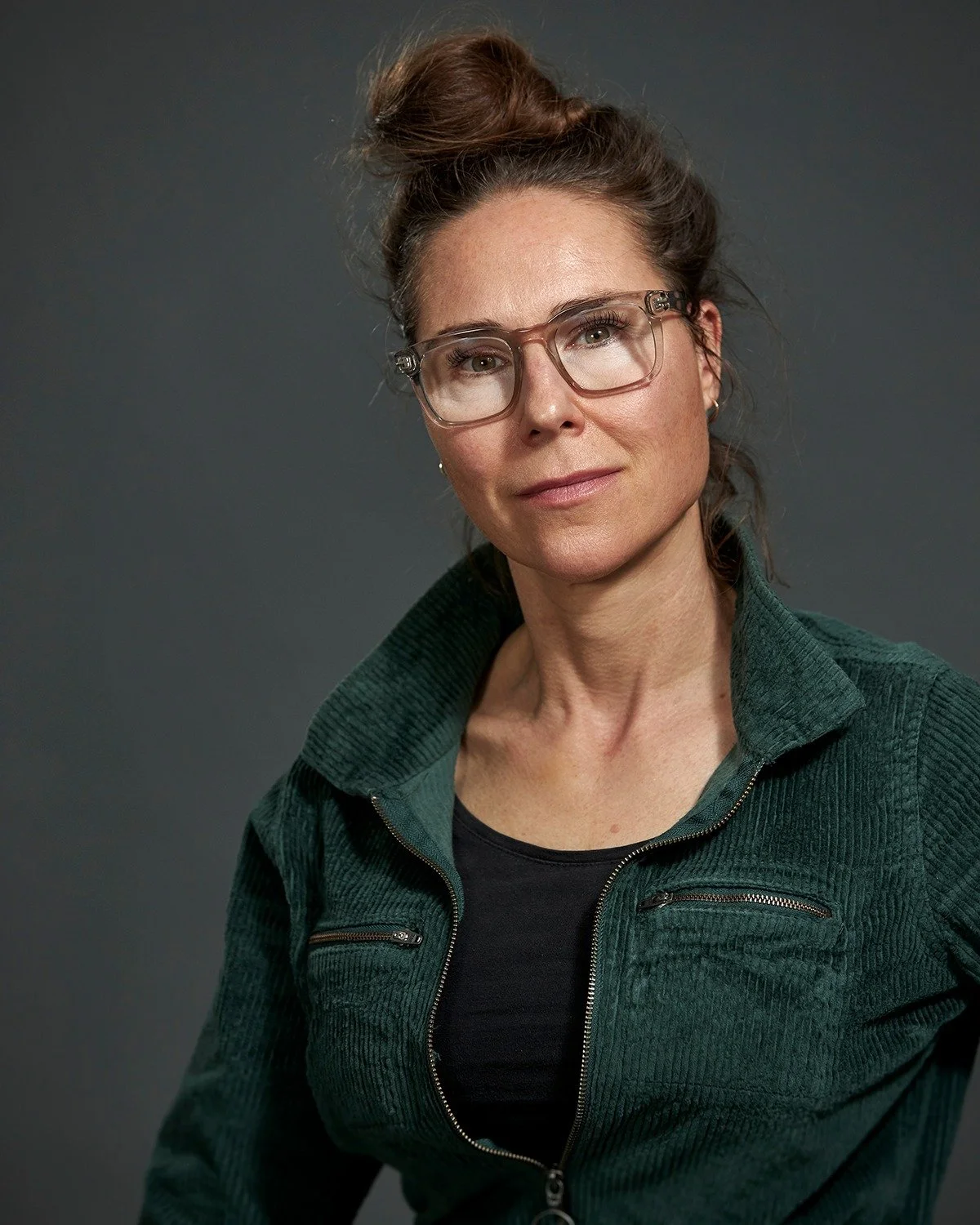 EVE Encounters is een high class bureau, maar wat zegt dat nu precies? 

Allereerst is het fijn (al zeg ik het zelf) dat ik een vrouw ben. Ik ben 49, ervaren dater, en ik spreek heel veel andere vrouwen. Voor mij ligt er geen taboe op seksualiteit, e