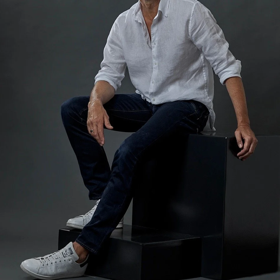 Vandaag deel 4 van de serie Meet Our Men

Meet... EVE-man Mads

Mads is een lange atletische man van in de vijftig. Wat direct opvalt zijn zijn sprekende blauwe ogen en vriendelijke uitstraling. Hij voelt zich thuis in elk gezelschap en gaat graag me