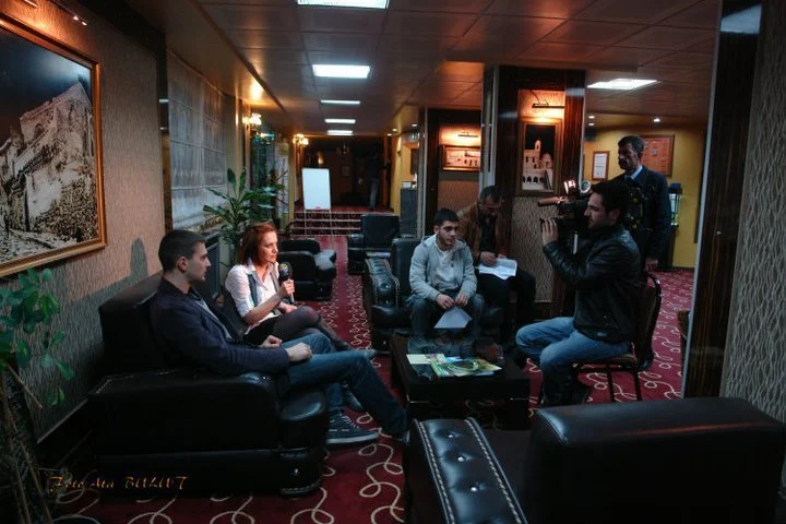 semih yolşen aşk bi hayal atv dizi seti oyuncu röportaj mardin