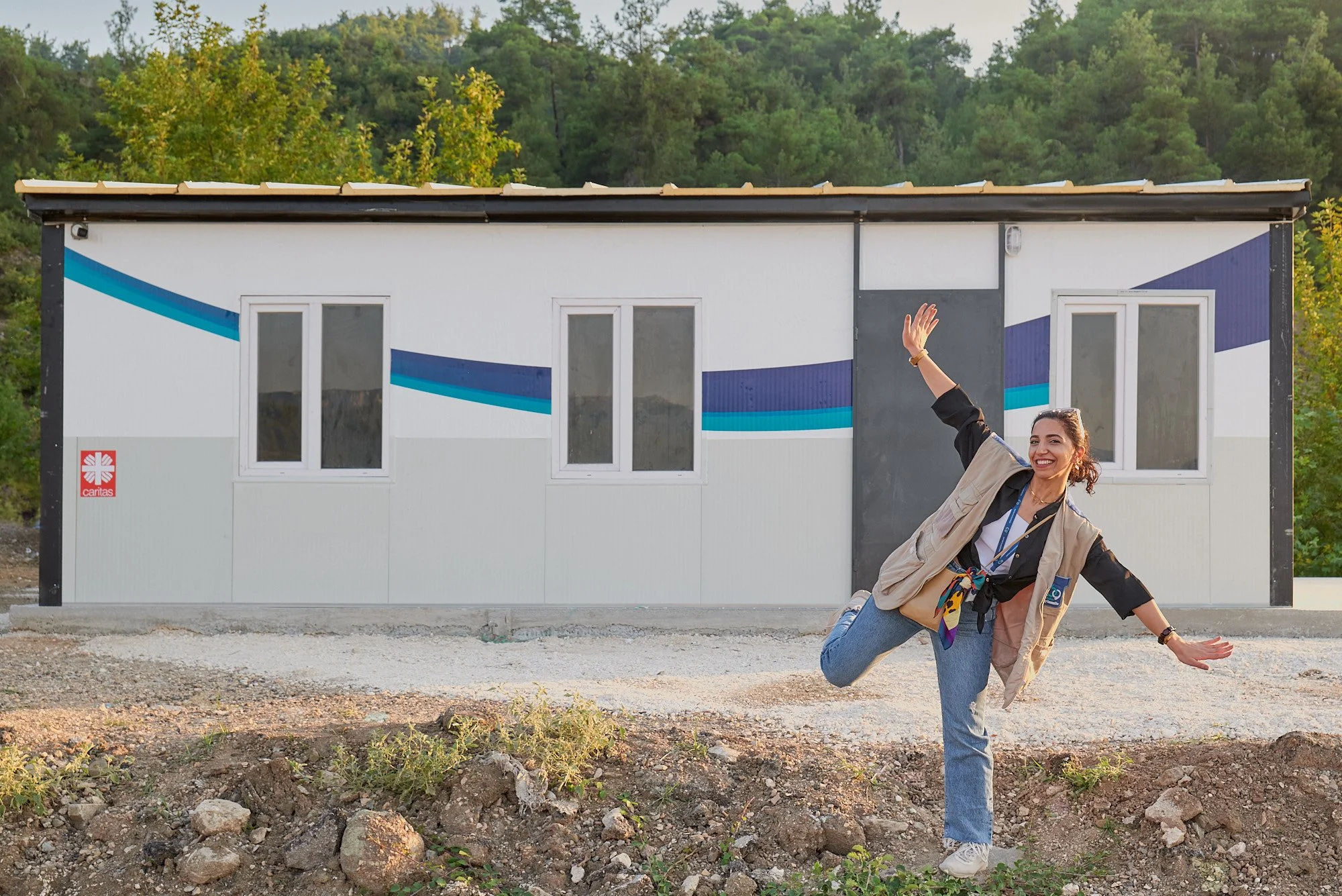 beheizter Container mit fließend Wasser, vorher: Zelt